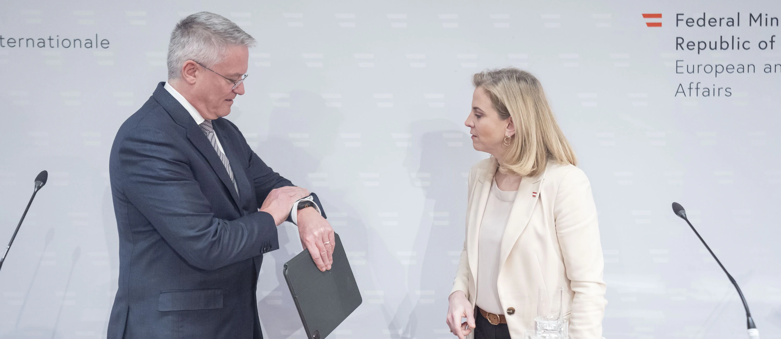 ... sie haben da eine ziemlich hässliche Uhr ...