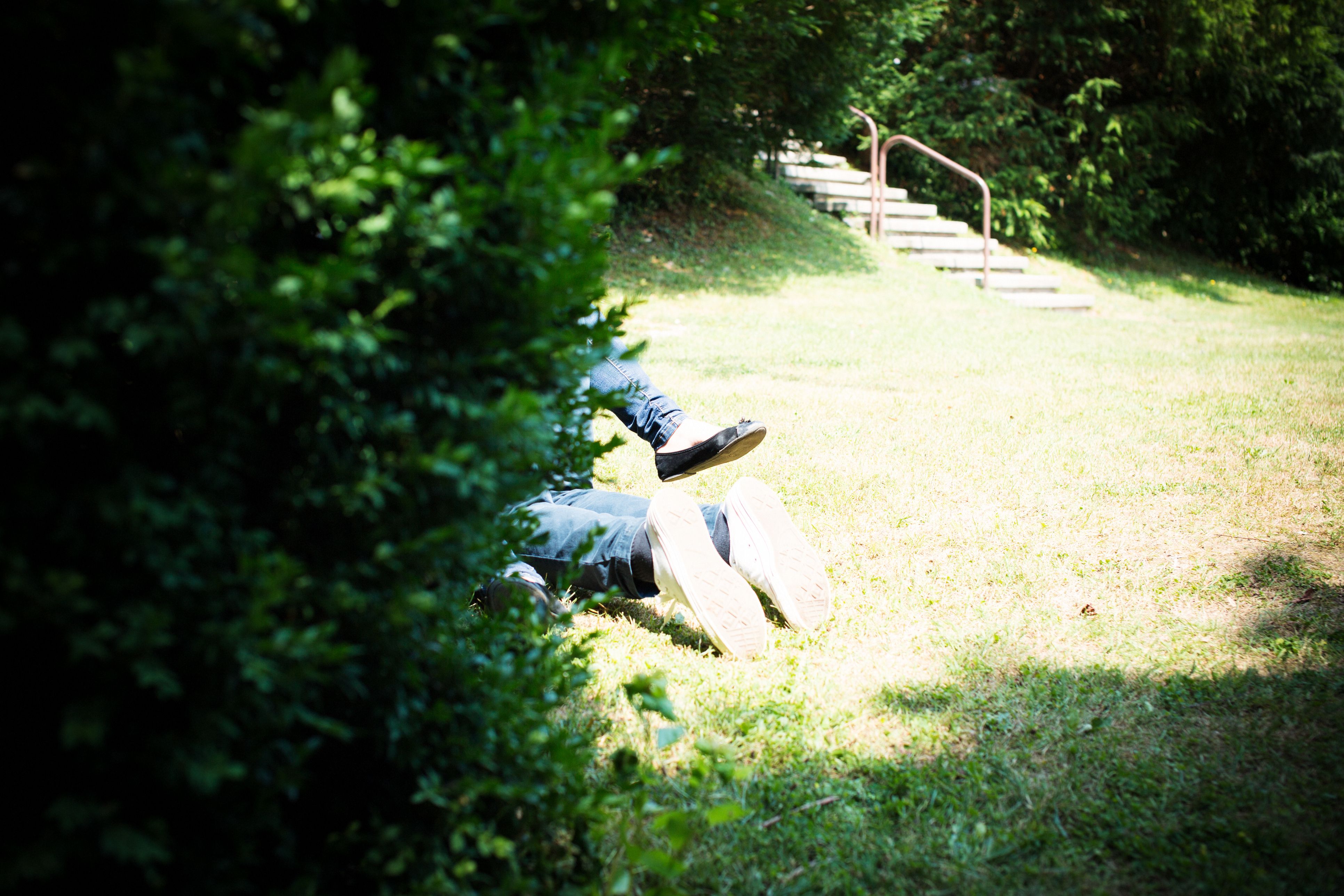 Die deutsche Polizei sucht nun nach einem Pärchen, das sich in einer Wiese vergnügt hatte. 