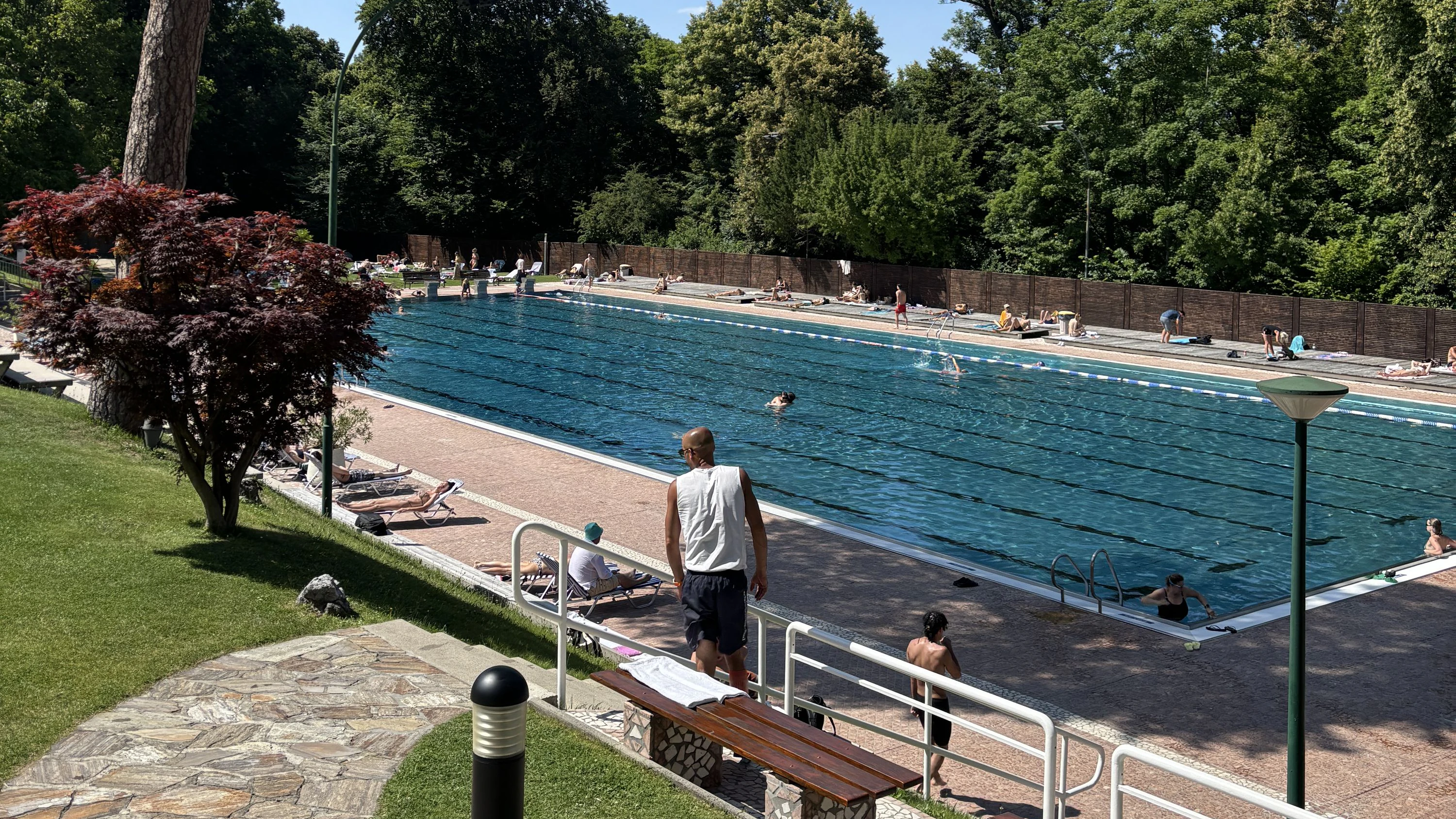 Schönbrunner Bad will schon im April aufsperren.