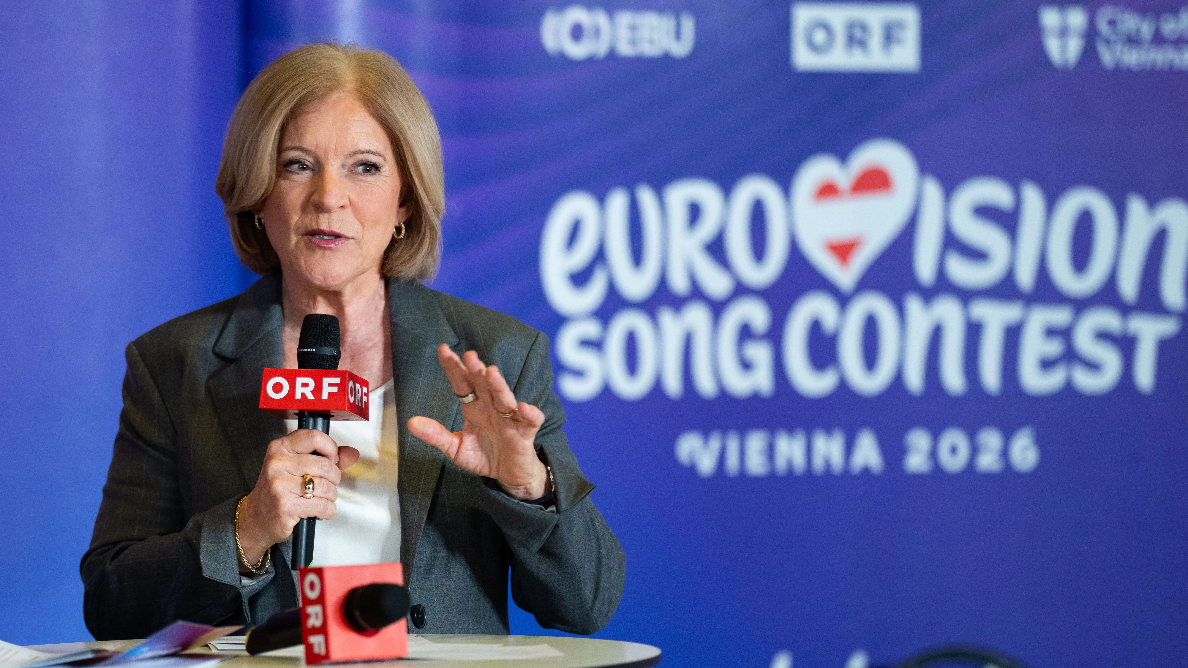 Bei der Präsentation des ESC-Maskottchens brachte die neue ORF-Chefin Ingrid Thurnher einen Überraschungsgast mit ...