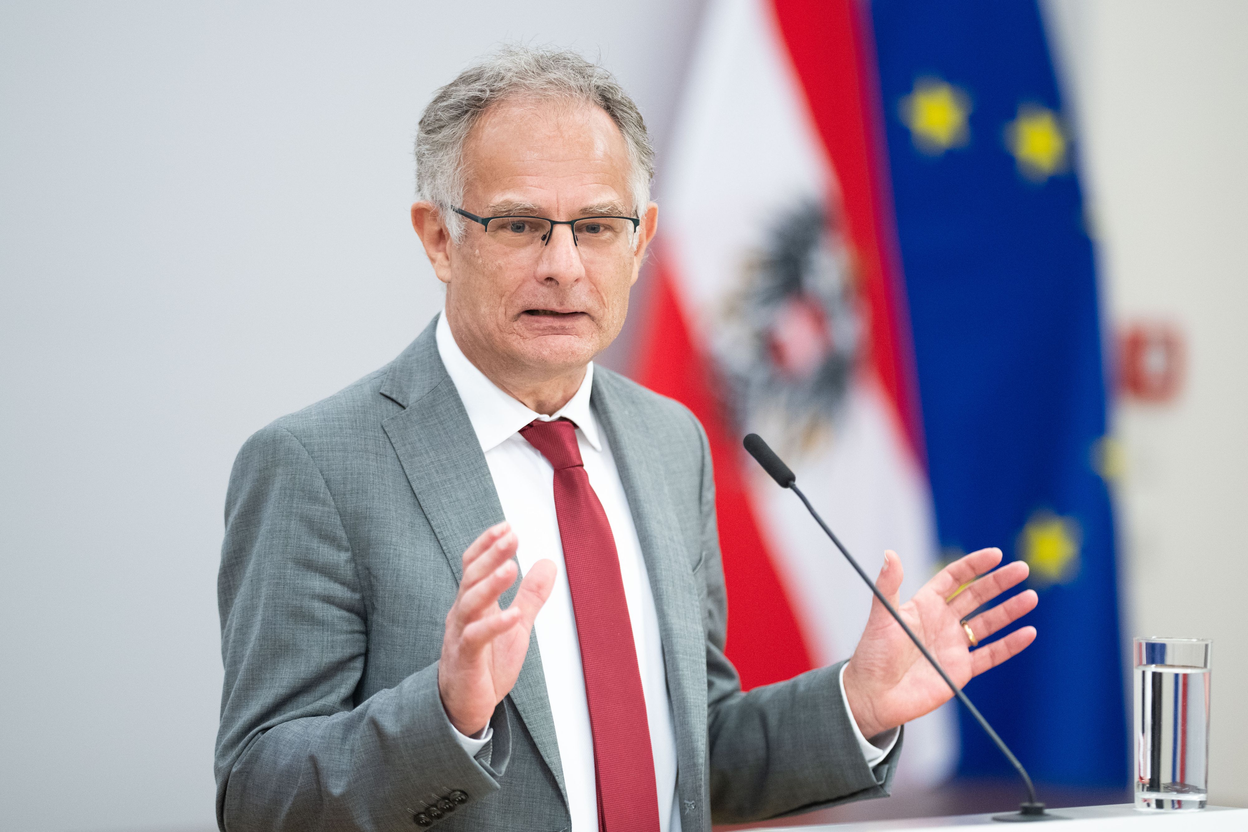 Finanzminister Markus Marterbauer kündigt ein neues Sparpaket an. 