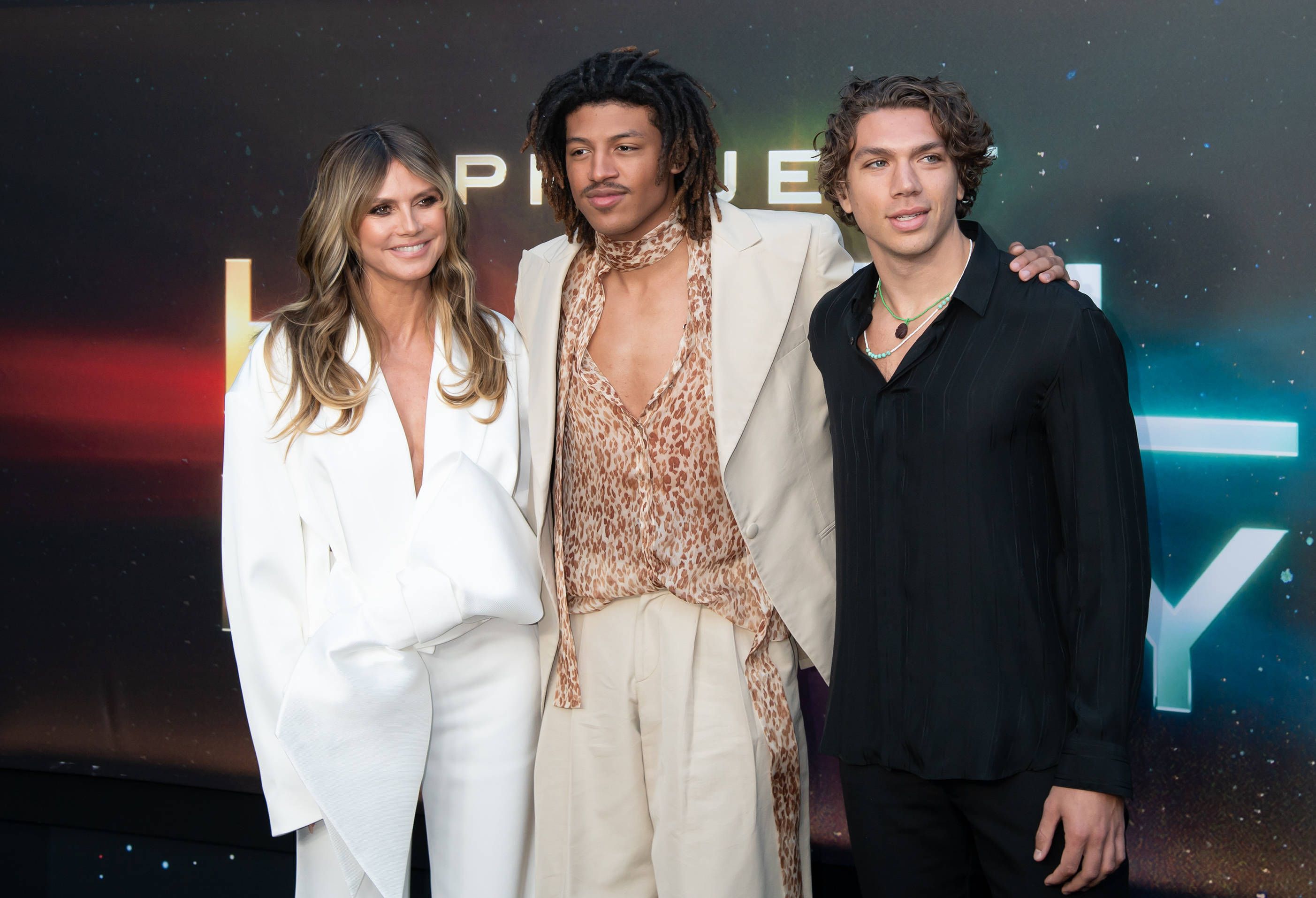 Heidi Klum war mit ihrem Sohn Henry und mit Becker-Sohn Elias bei einer Filmpremiere.