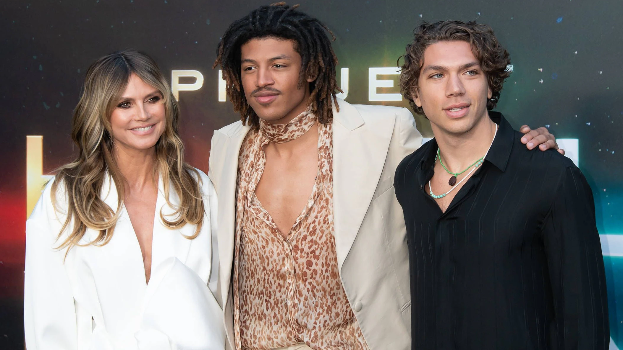 Heidi Klum war mit ihrem Sohn Henry und mit Becker-Sohn Elias bei einer Filmpremiere.