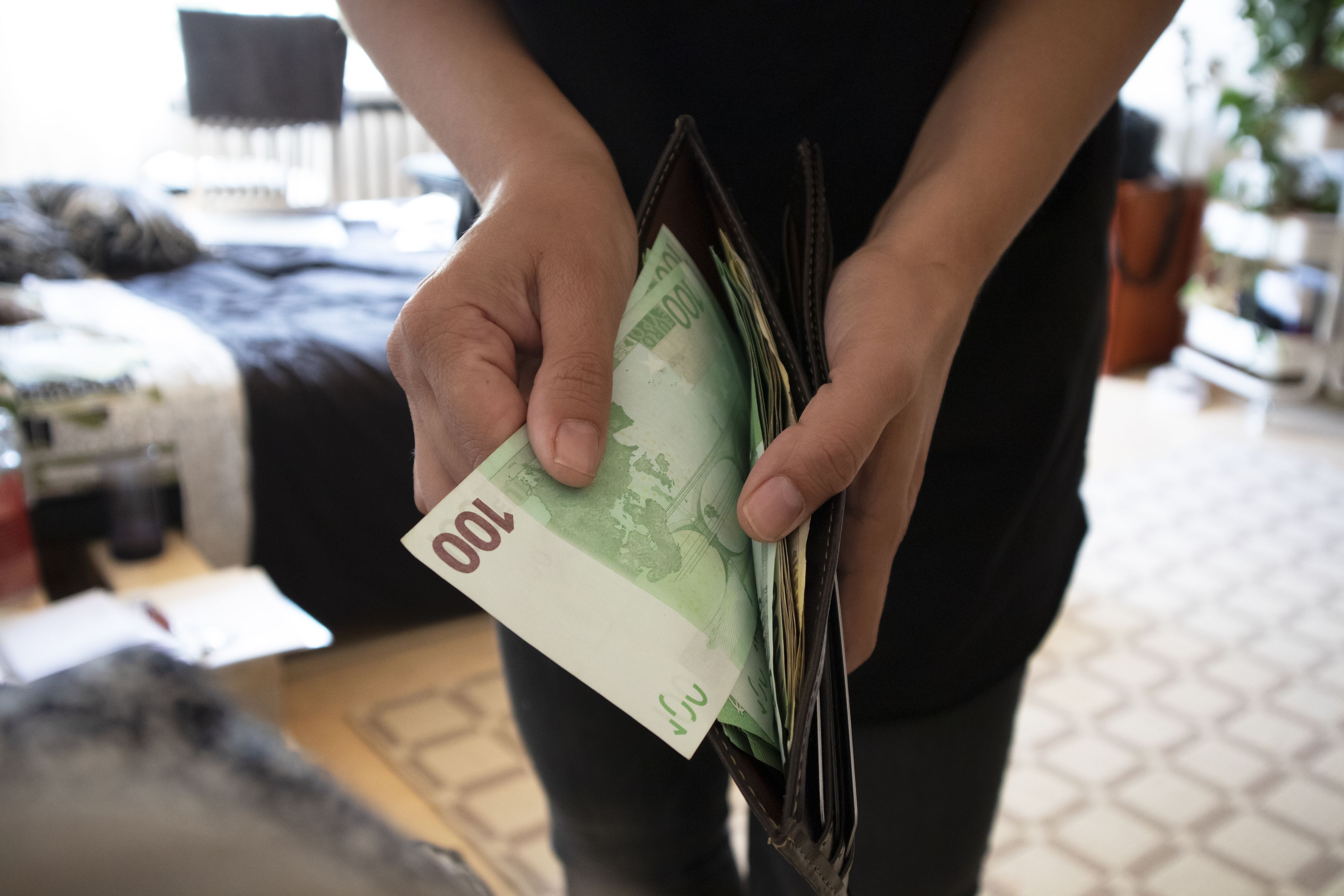 Immer wieder verschwanden 100-Euro-Scheine aus der Geldbörse. 