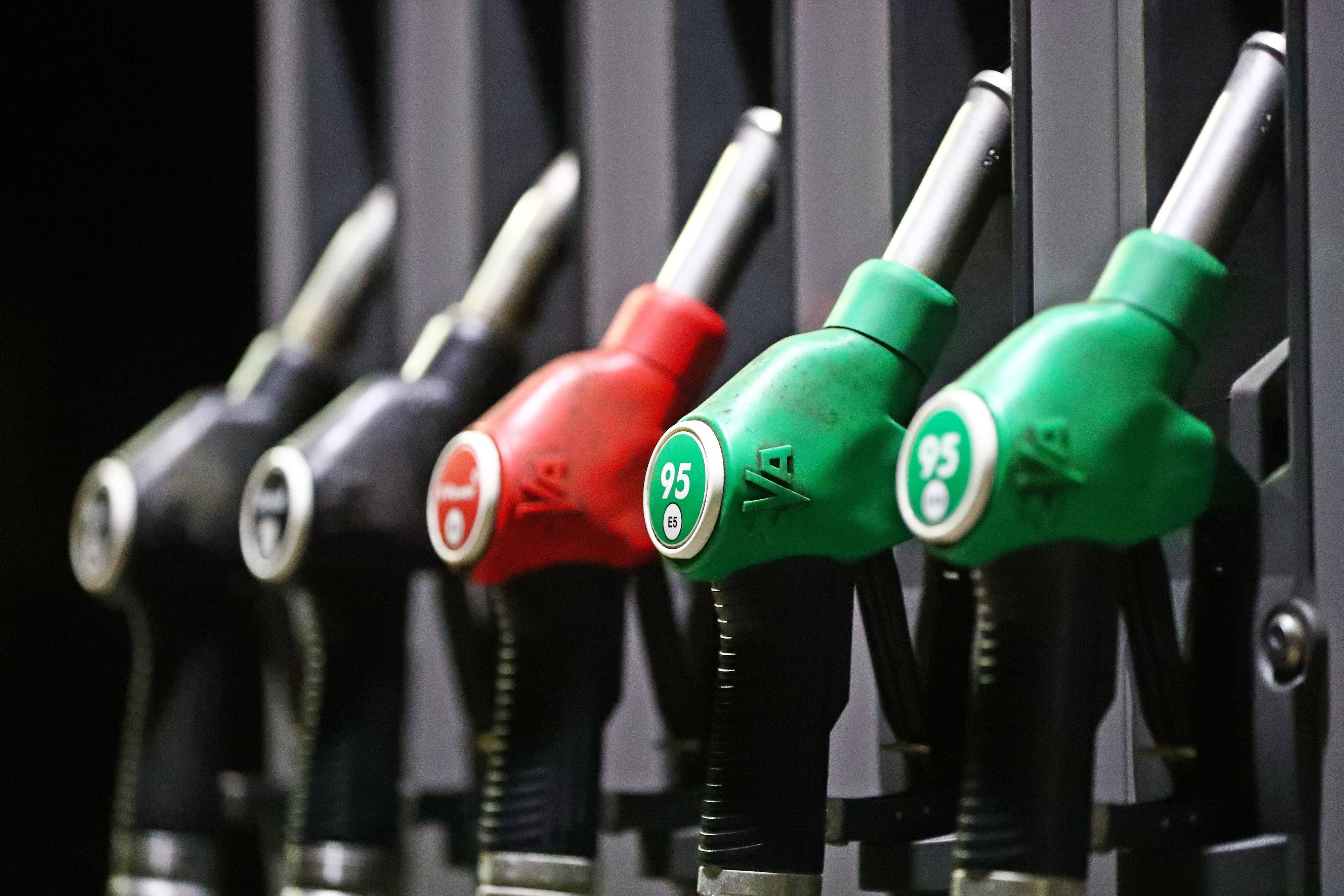 Die FPÖ bringt ein eigenens Modell zur Senkung der Spritpreise im Parlament ein. (Symbolbild)