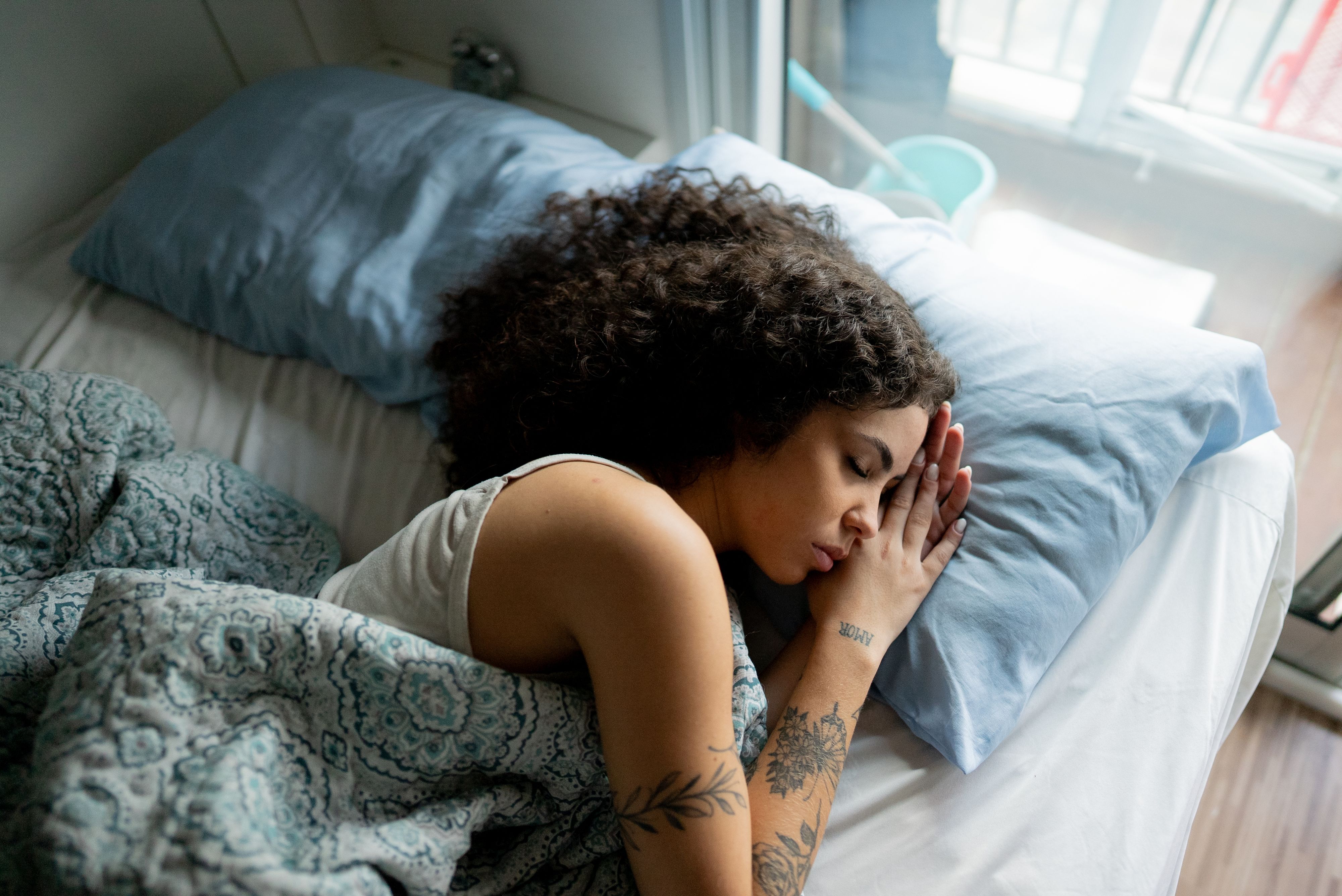 Heute.at - Auf der Seite schlafen: Macht es dein Gesicht schief?