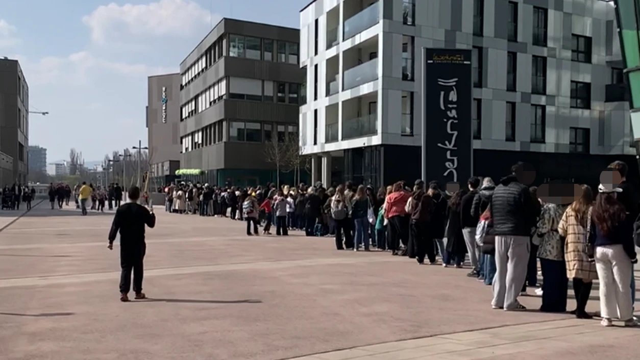 Vor allem Schüler waren an der Neueröffnung interessiert.