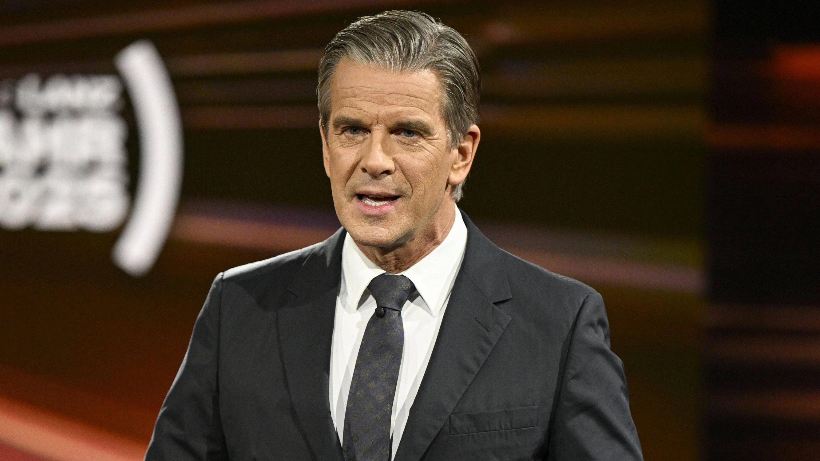 Heute.at - 30 Mio. Euro für Hotelkosten! Markus Lanz fassungslos