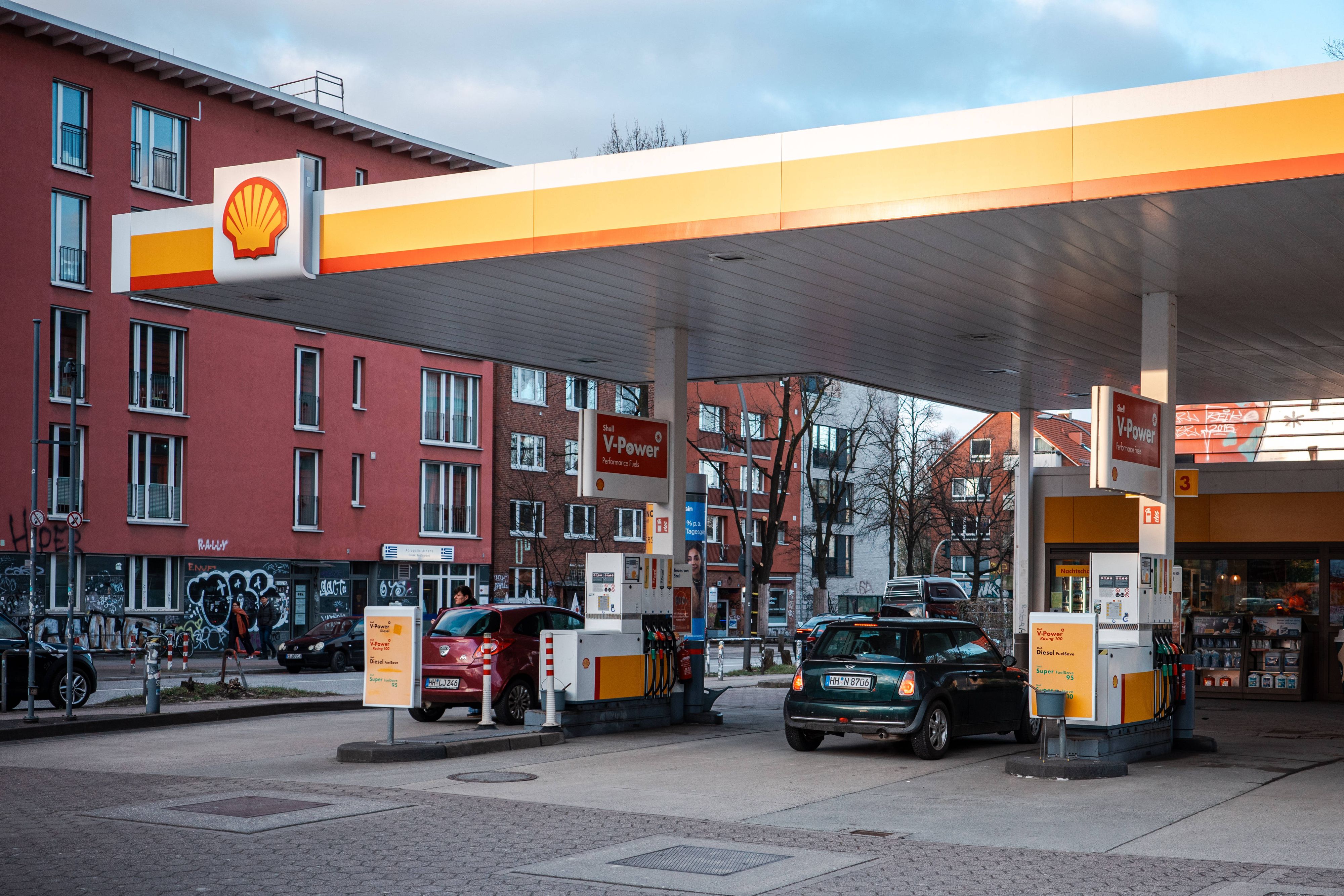 Der Mitarbeiter einer Tankstelle behielt den Lotto-Schein mit dem Millionen-Gewinn einfach.