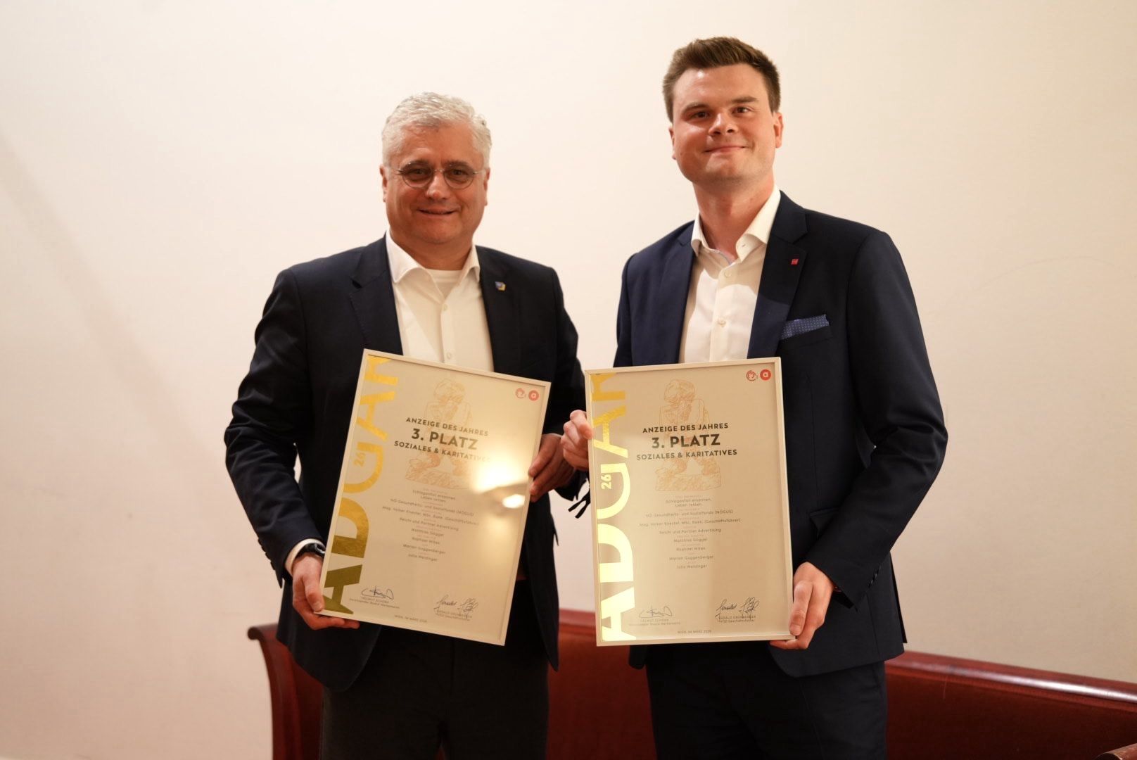 Landesrat Martin Antauer (FP) und Matthias Reichl (r.) nahmen den Werbepreis entgegen.