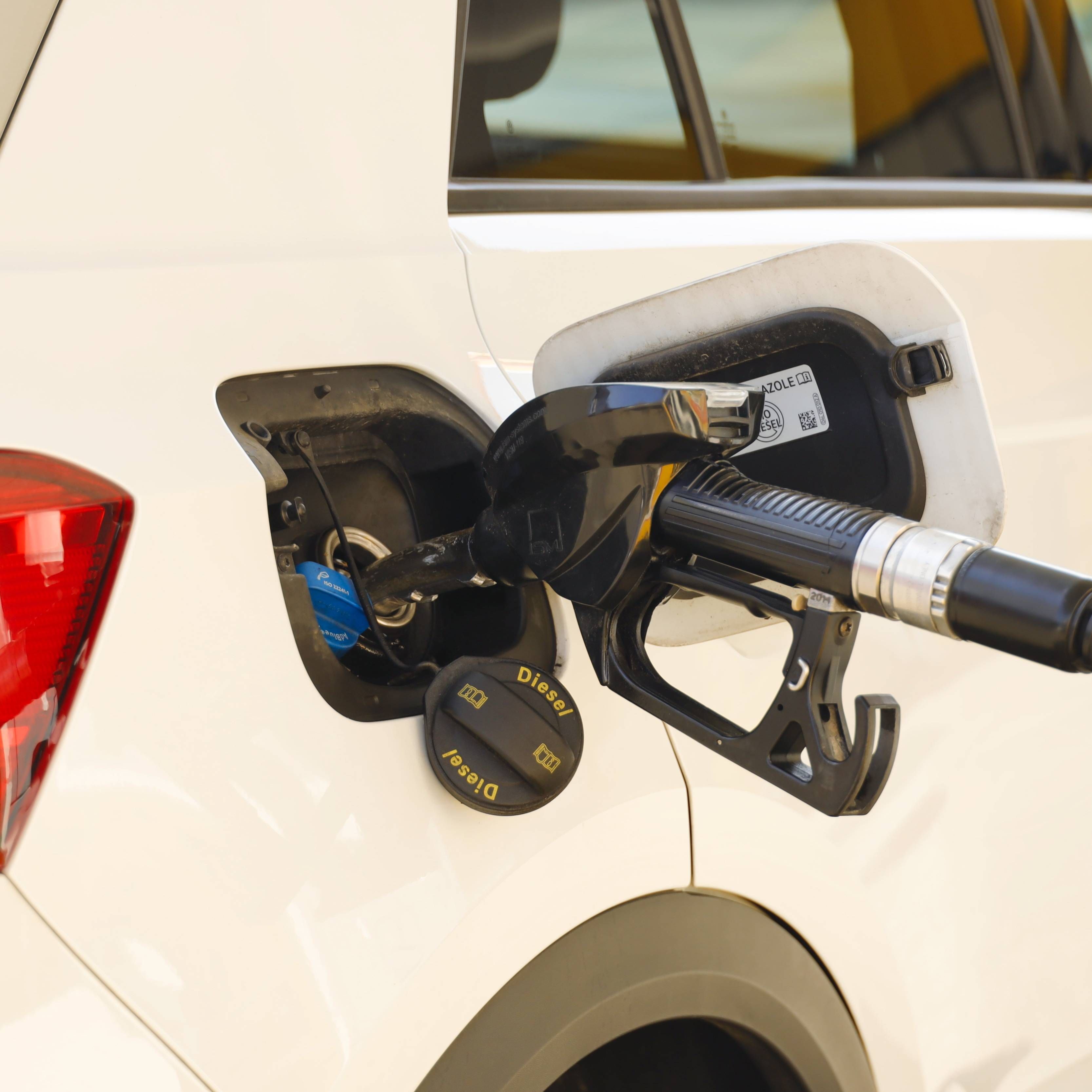 Die FPÖ will Tanken noch billiger machen als vor dem Iran-Krieg.