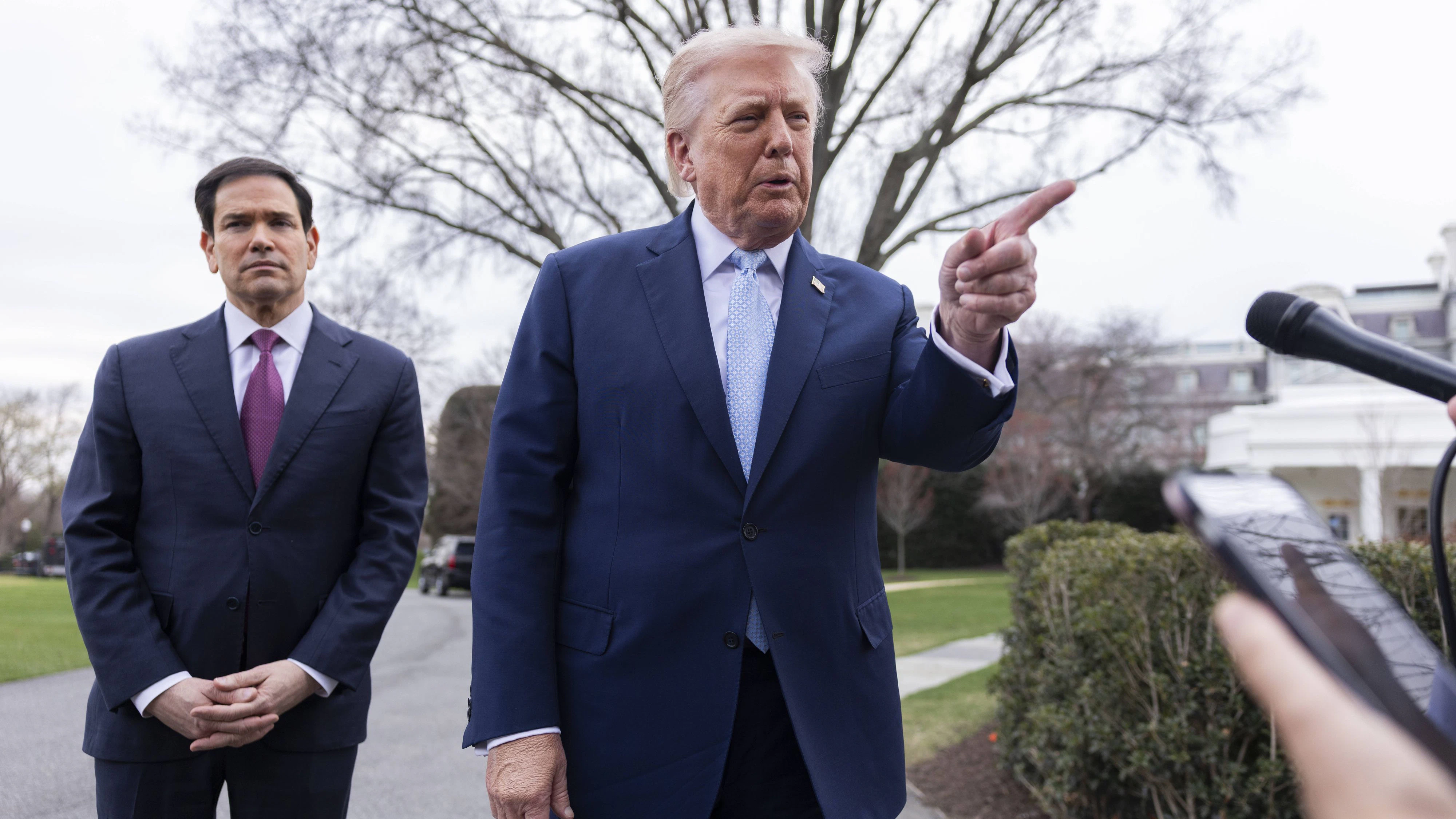 Donald Trump erlaubt plötzlich dem Iran, sein Öl zu verkaufen.