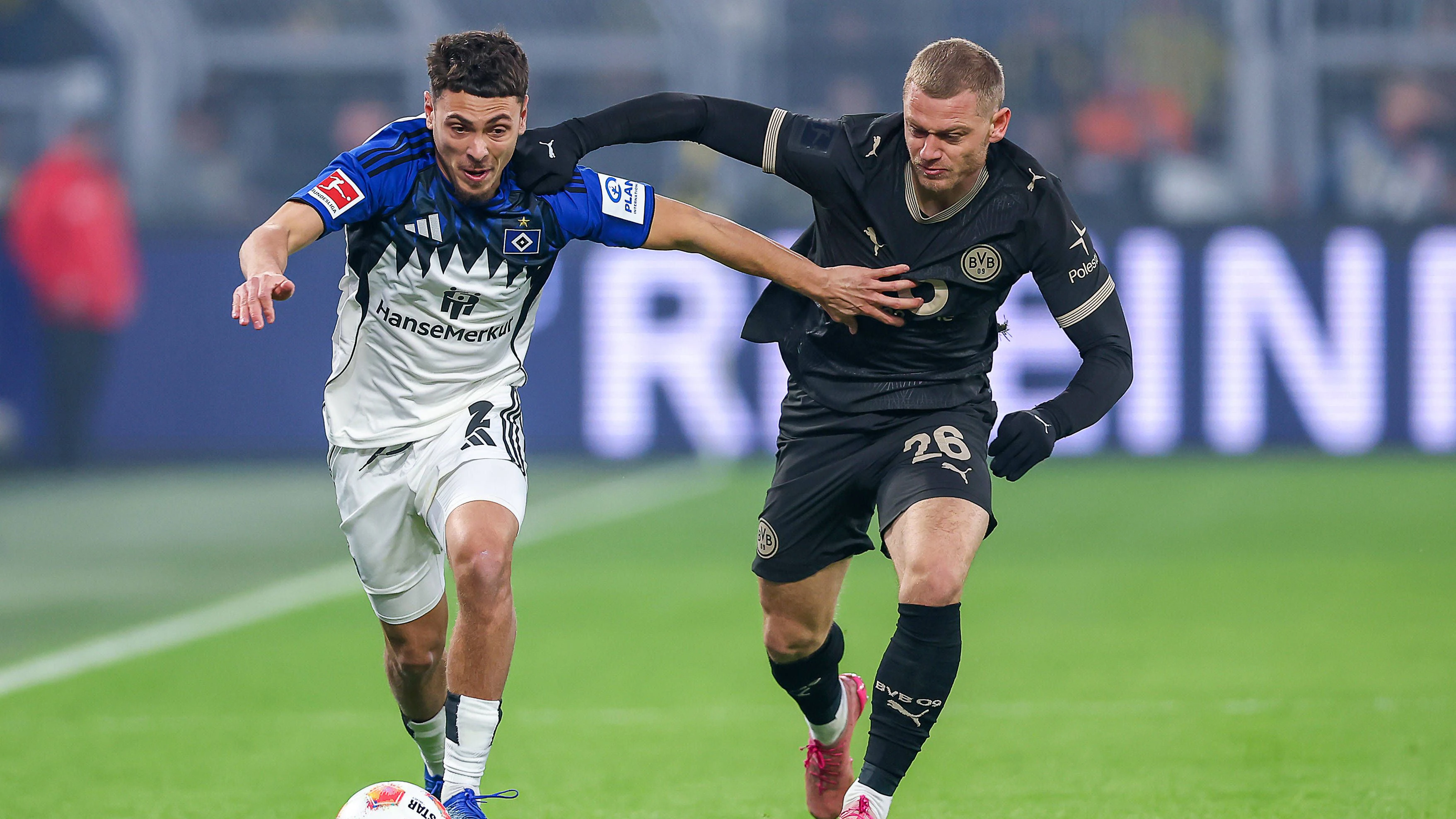 21.03.2026, Fußball, Borussia Dortmund - Hamburger SV, 1. Fußball Bundesliga, 27. Spieltag, Signal Iduna Park, Saison 2025 2026: William Mikelbrencis HSV 02 im Zweikampf gegen Julian Ryerson BVB 26 DFB regulations prohibit any use of photographs as image sequences and or quasi-video. Nordrhein-Westfalen Deutschland *** 21 03 2026, Football, Borussia Dortmund Hamburger SV, 1 Soccer Bundesliga, Matchday 27, Signal Iduna Park, Season 2025 2026 William Mikelbrencis HSV 02 in duel against Julian Ryerson BVB 26 DFB regulations prohibit any use of photographs as image sequences and or quasi video Nordrhein Westfalen Germany