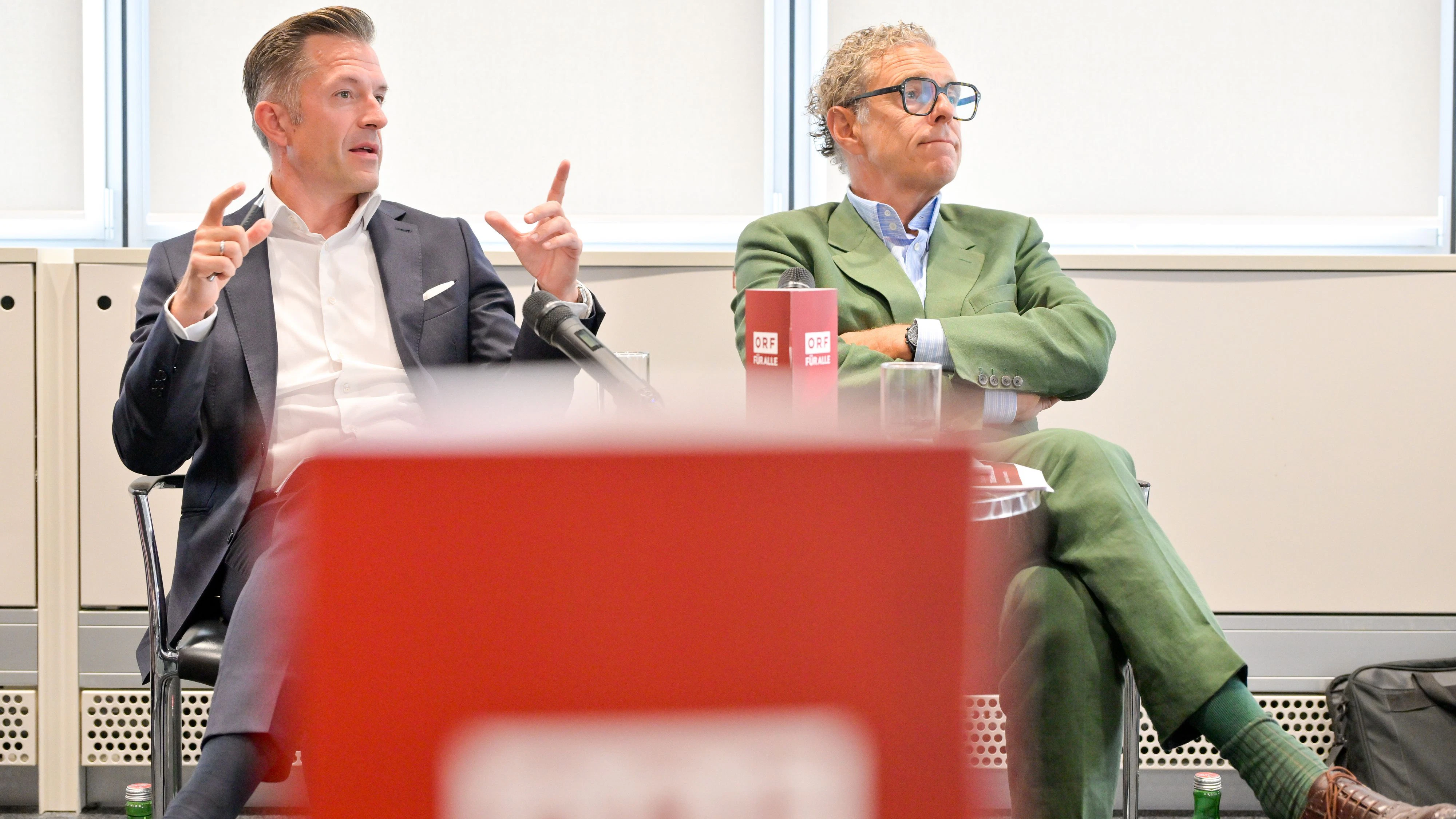 Vielleicht könnte man im Zuge einer ORF-Reform gleich auch verhaltensauffällige Socken verbieten