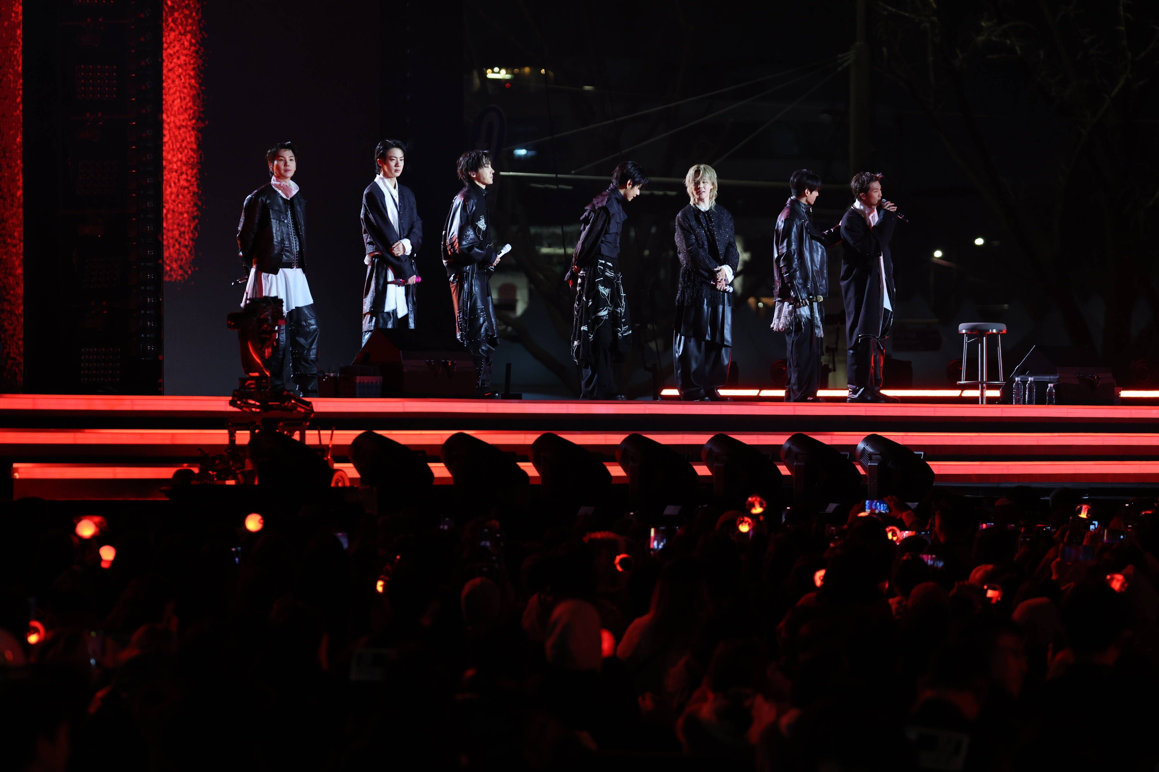 <strong>BTS</strong> standen nach fast vier Jahren erstmals wieder gemeinsam auf der Bühne