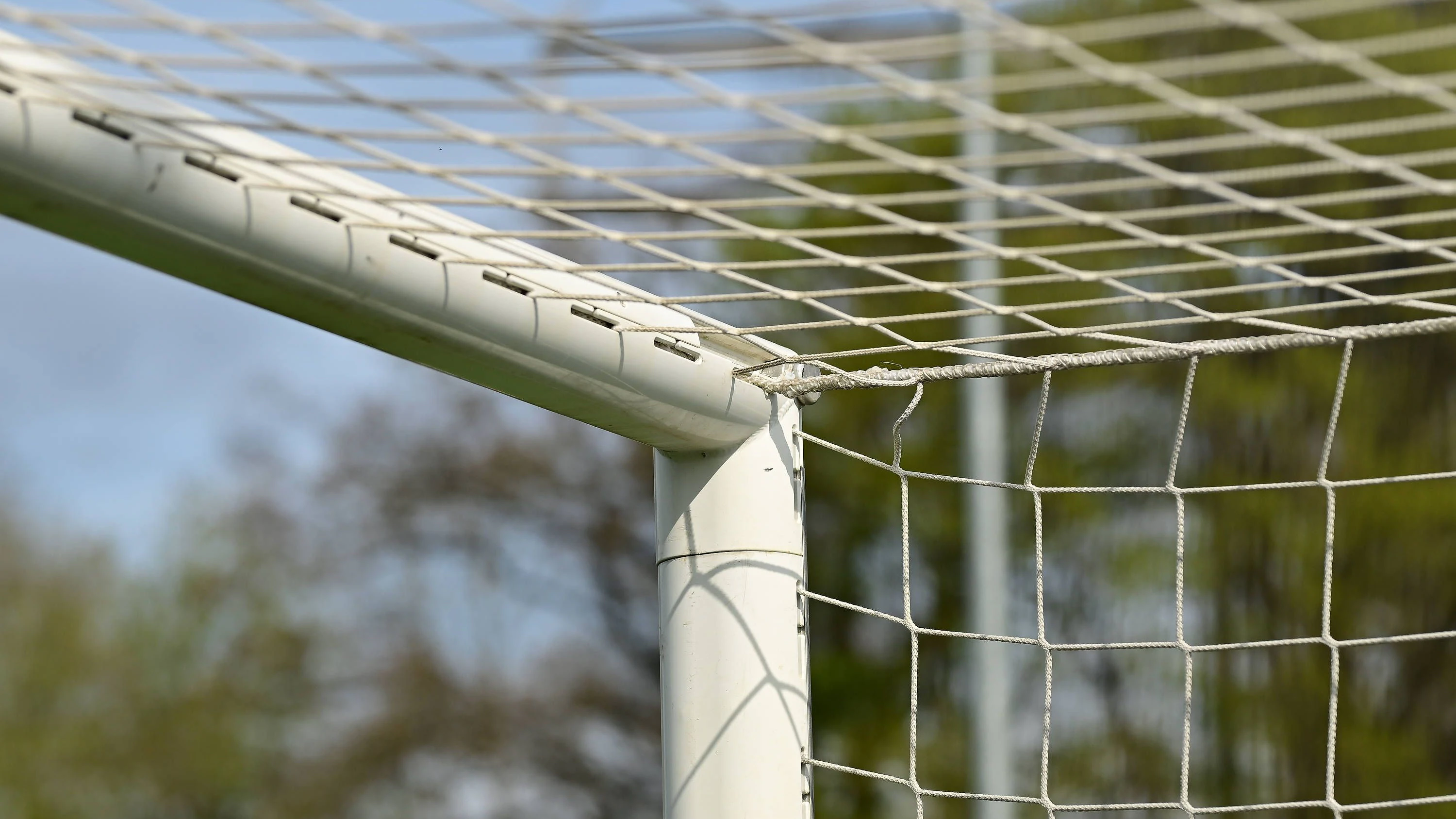 Der Bub wurde von einem Fußballtr erschlagen. (Symbolbild)