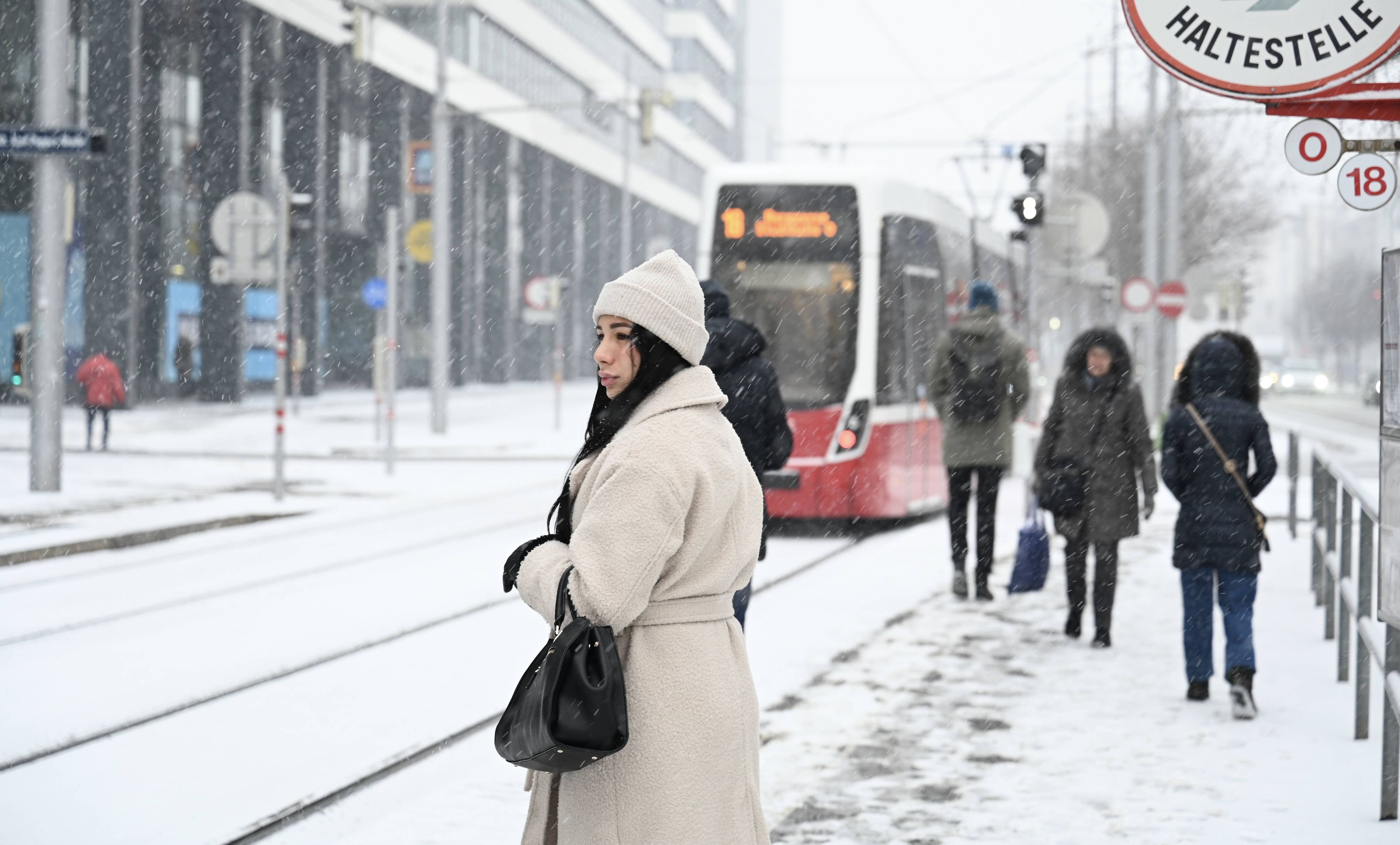 Heute.at - Kälteeinbruch lässt neue Schnee-Walze auf Wien zurollen