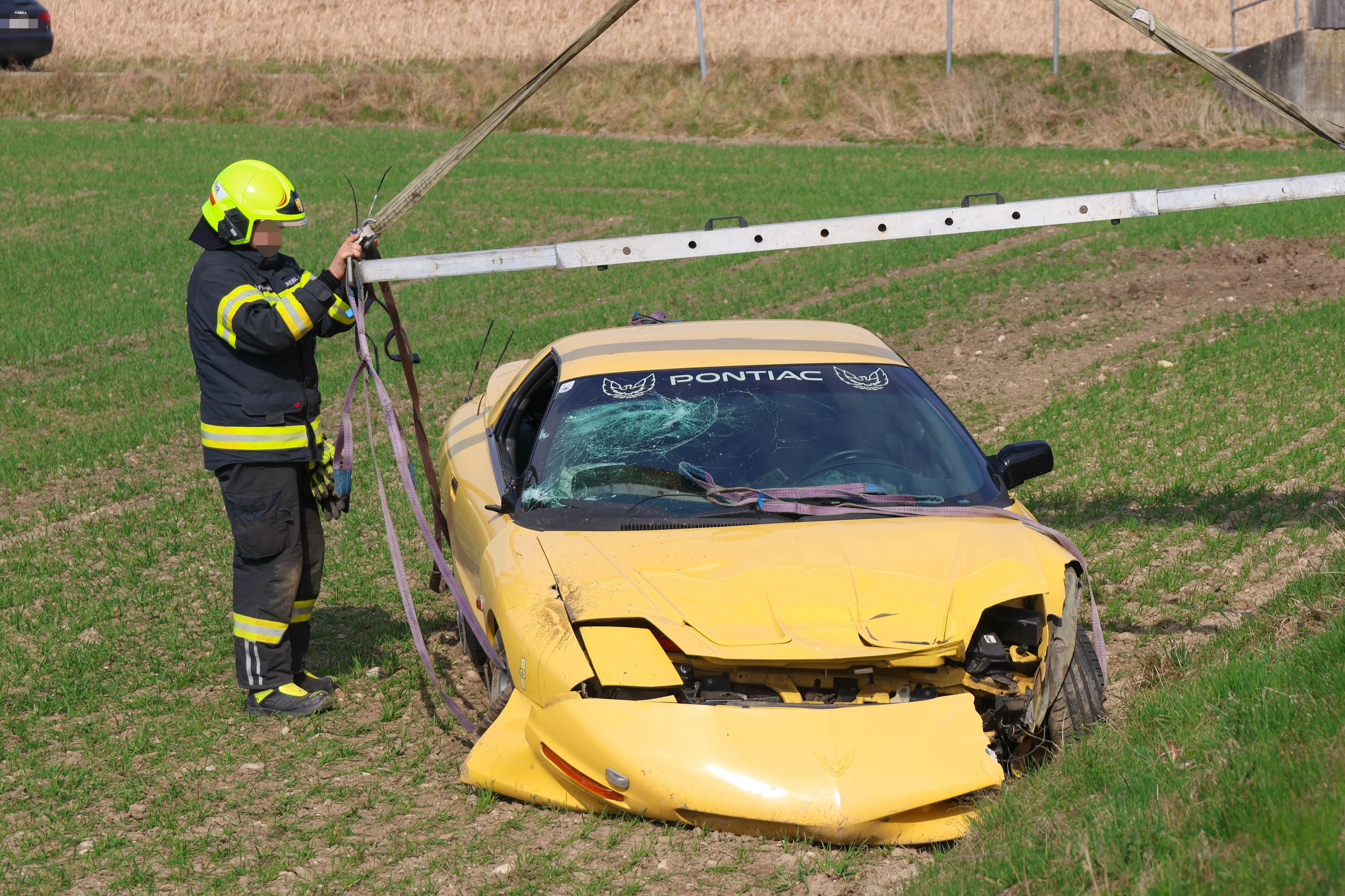 Der auffällige Sportwagen wurde bei dem Unfall völlig zerstört.