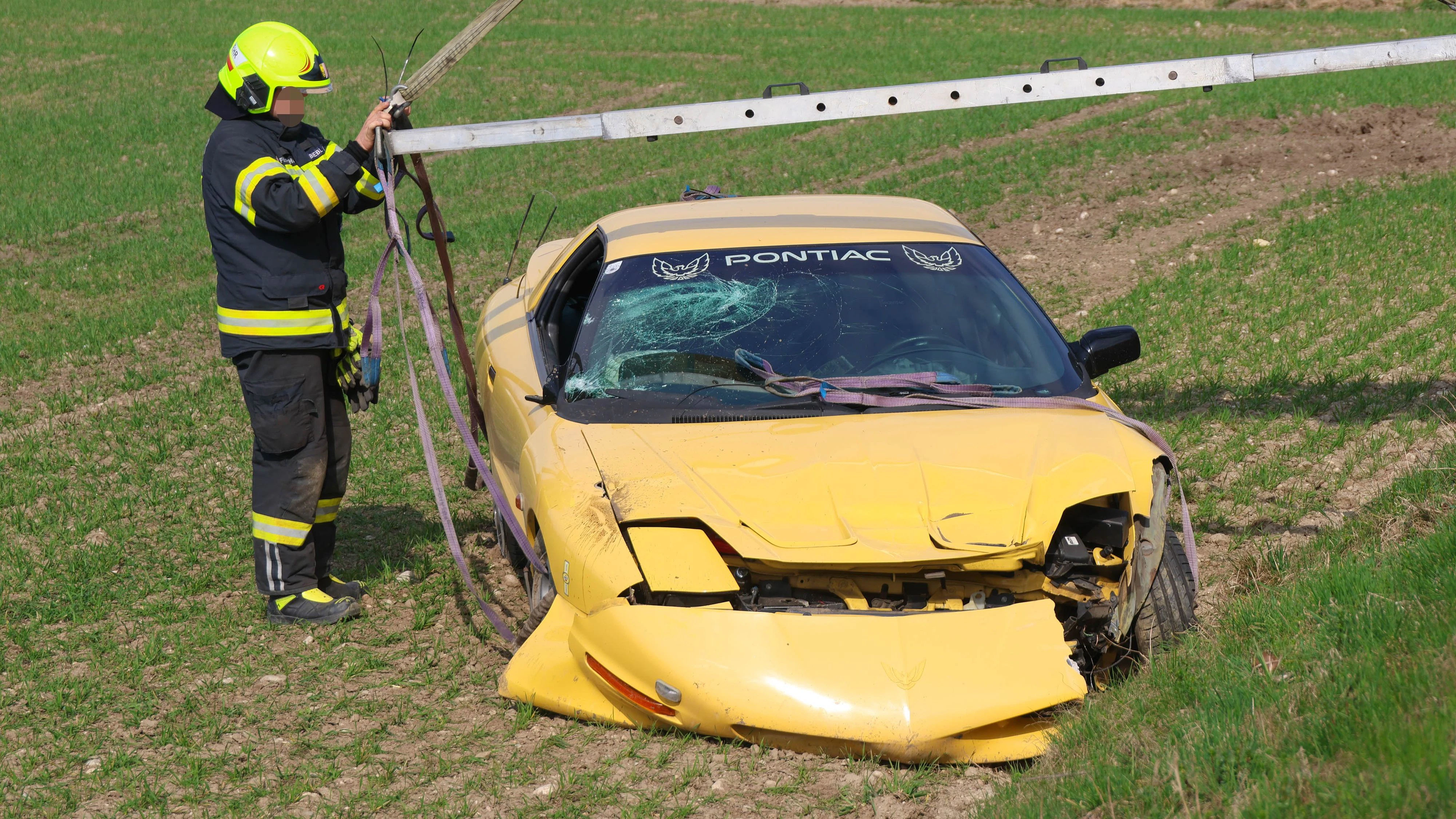 Der auffällige Sportwagen wurde bei dem Unfall völlig zerstört.