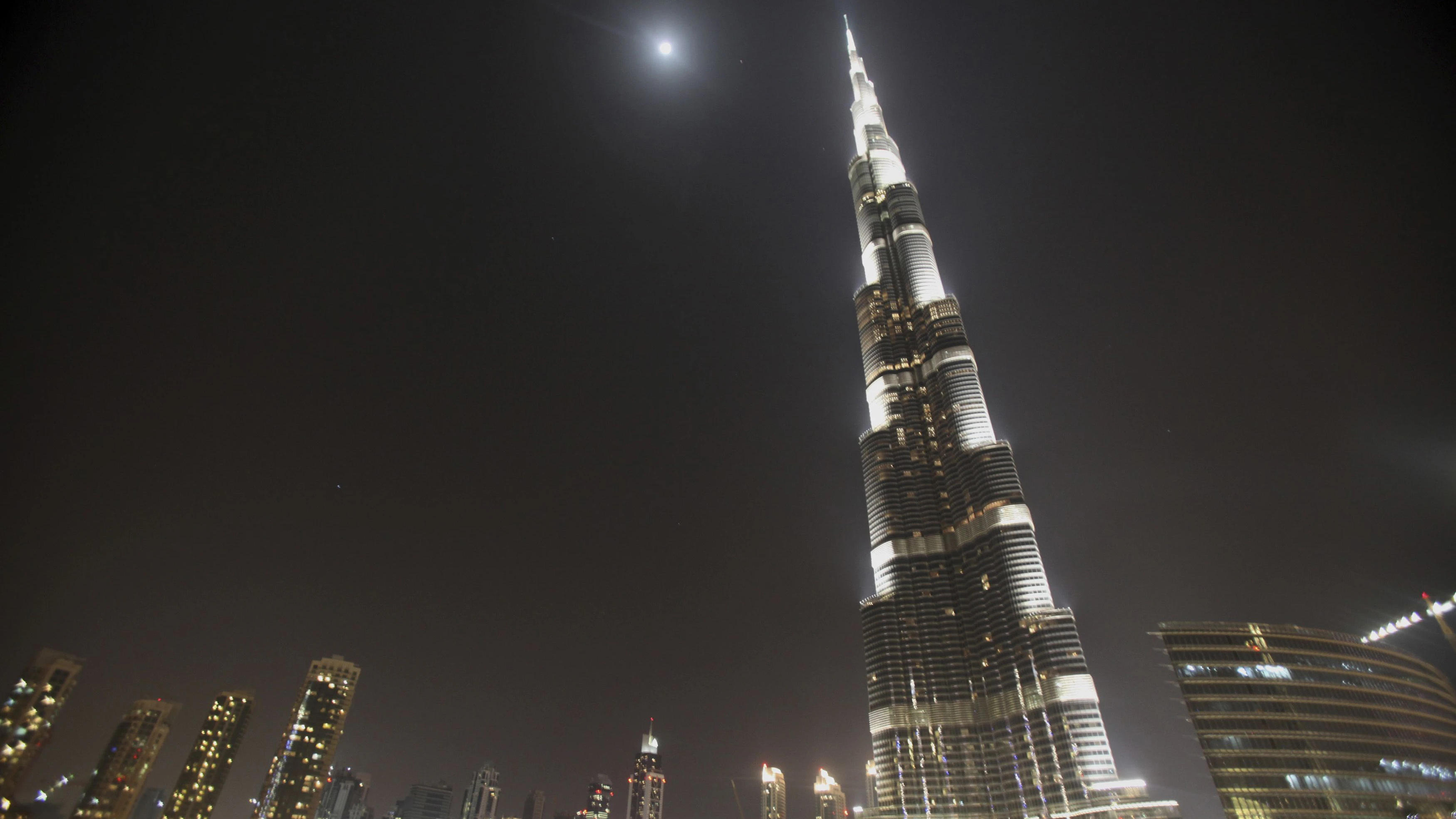 A general view of the Dubai skyline shows the Burj Khalifa building March 25, 2010.  Outstanding debt held by Dubai World creditors stood at $14.2 billion at the end of December, excluding Dubai Financial Support Fund (DFSF), the state-owned conglomerate said on Thursday. REUTERS/Mohammed Salem (UNITED ARAB EMIRATES - Tags: CITYSCAPE BUSINESS IMAGES OF THE DAY)