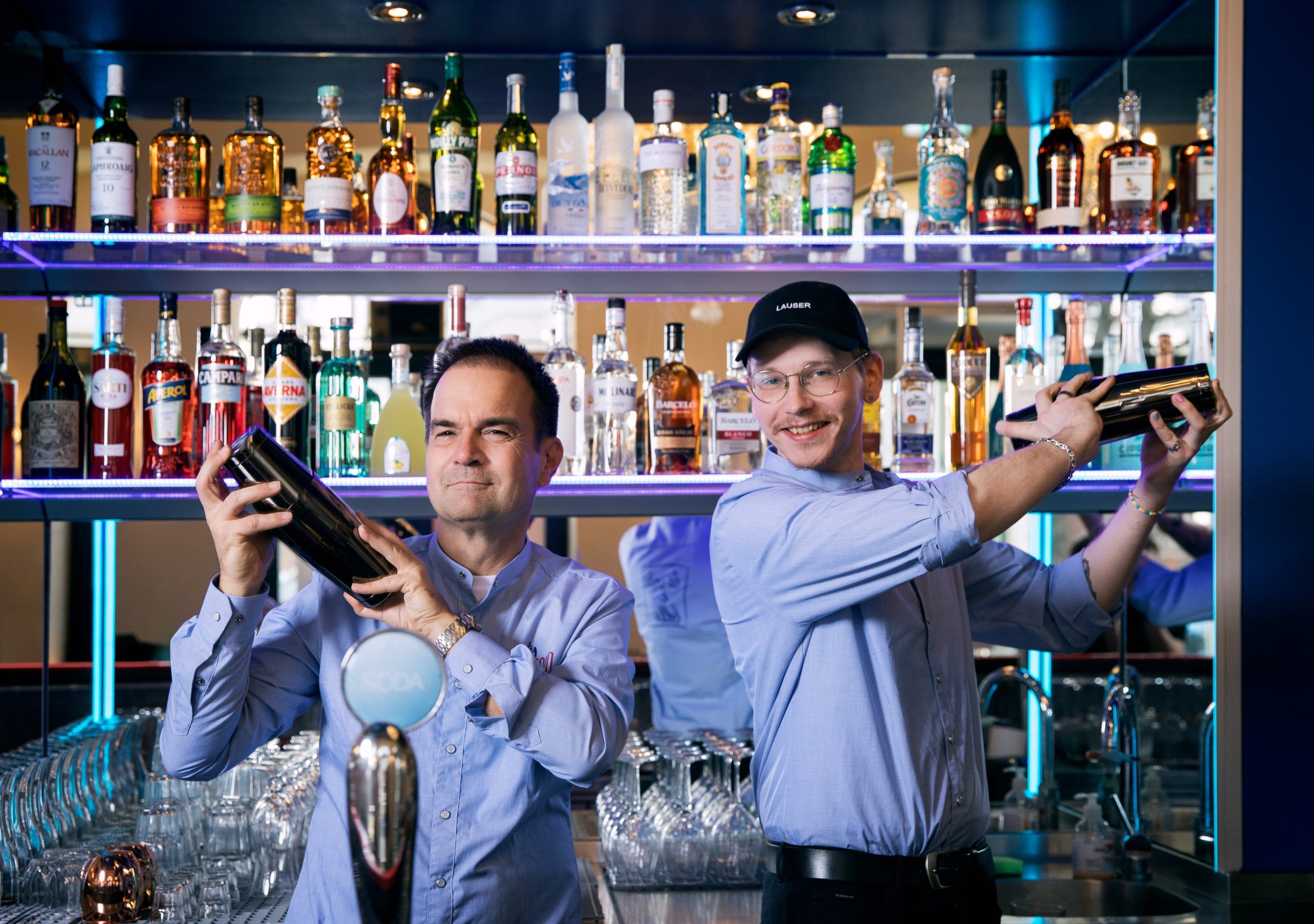 Michael di Rossi Roth (links) verwirklicht seinen Traum von einer eigenen Bar.