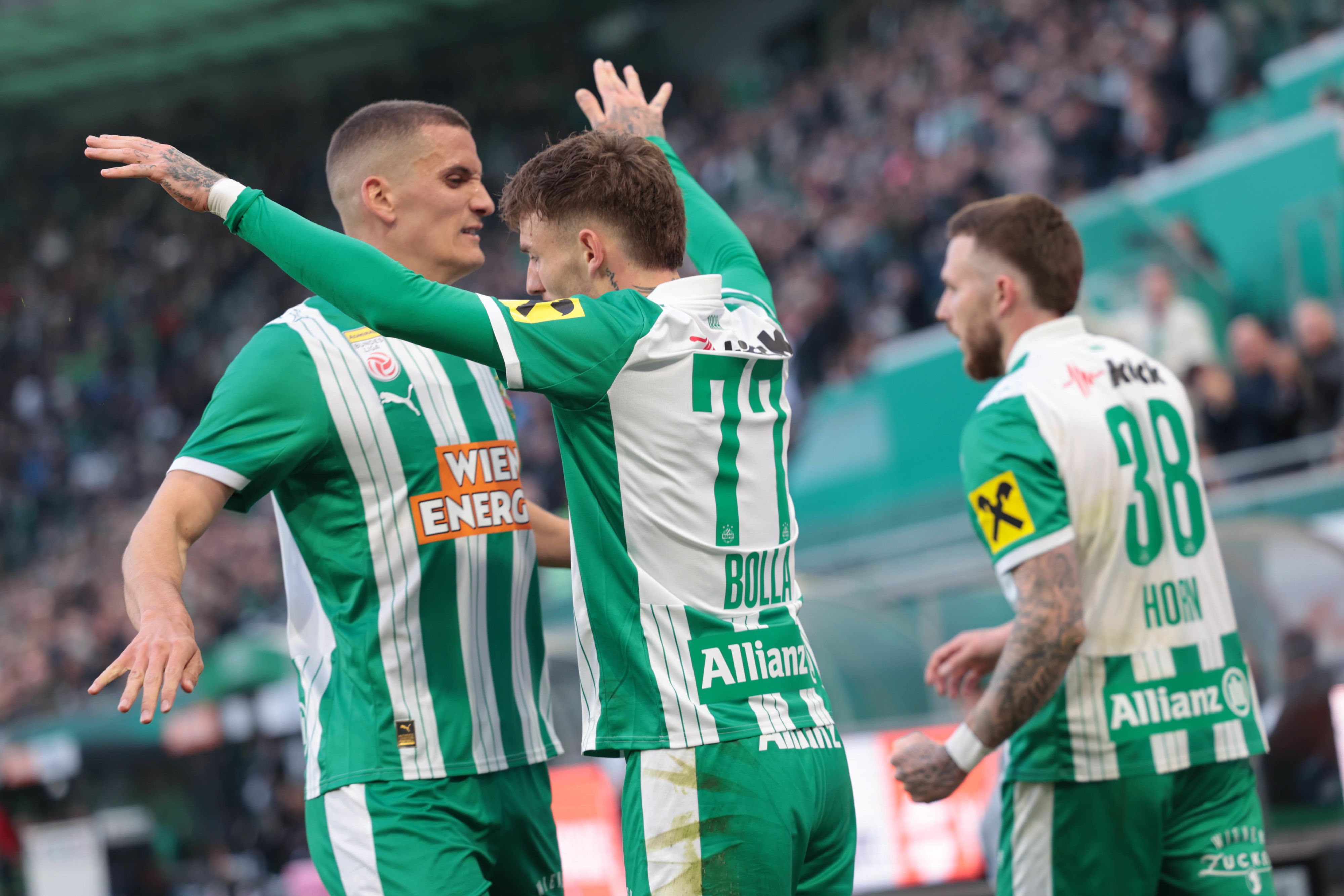 Cvetkovic (l.) und Bolla jubeln über den Sieg.