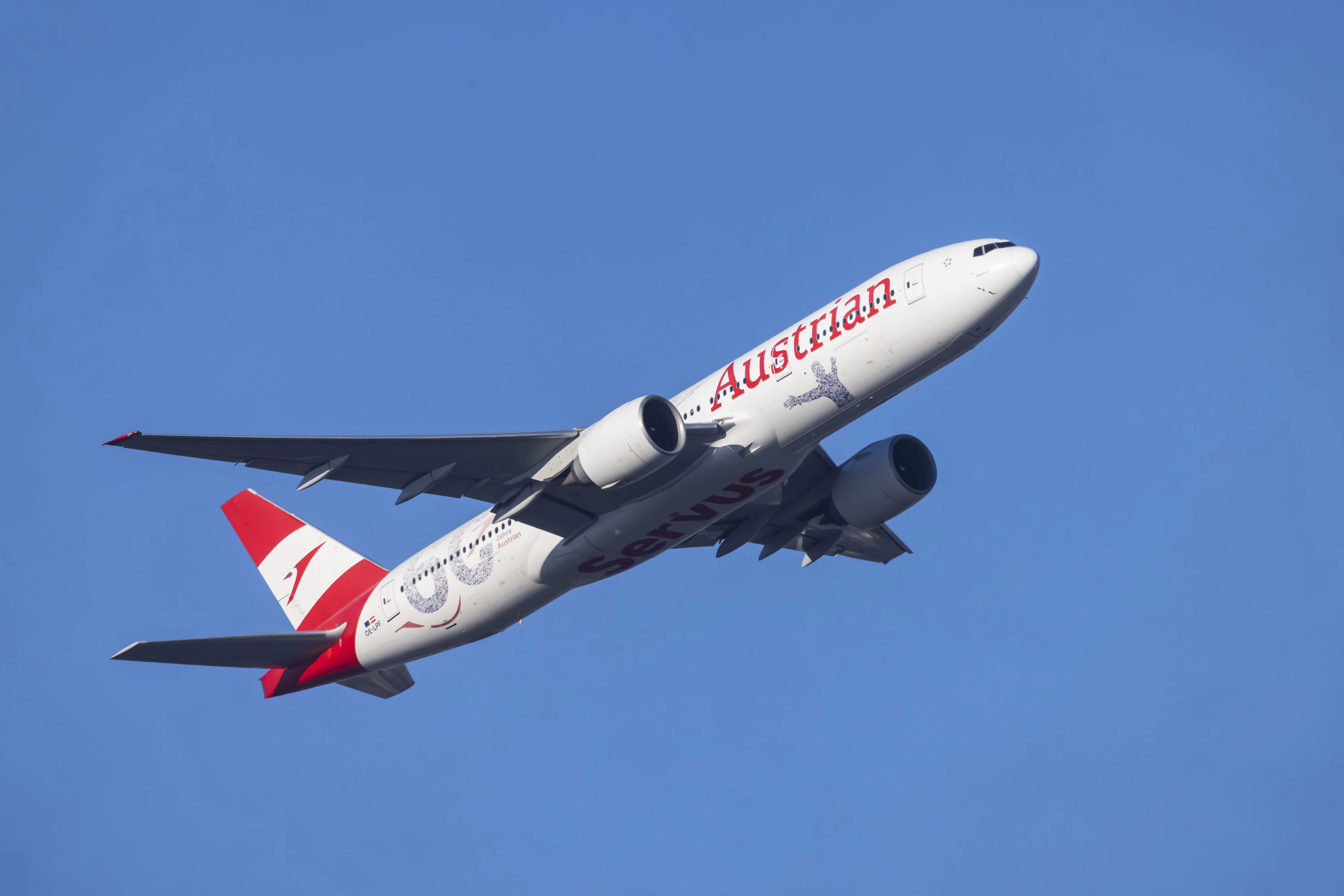 Boeing 777 der Austrian Airlines: bis zu 4.200 Euro für ein Economy-Ticket auf die Malediven
