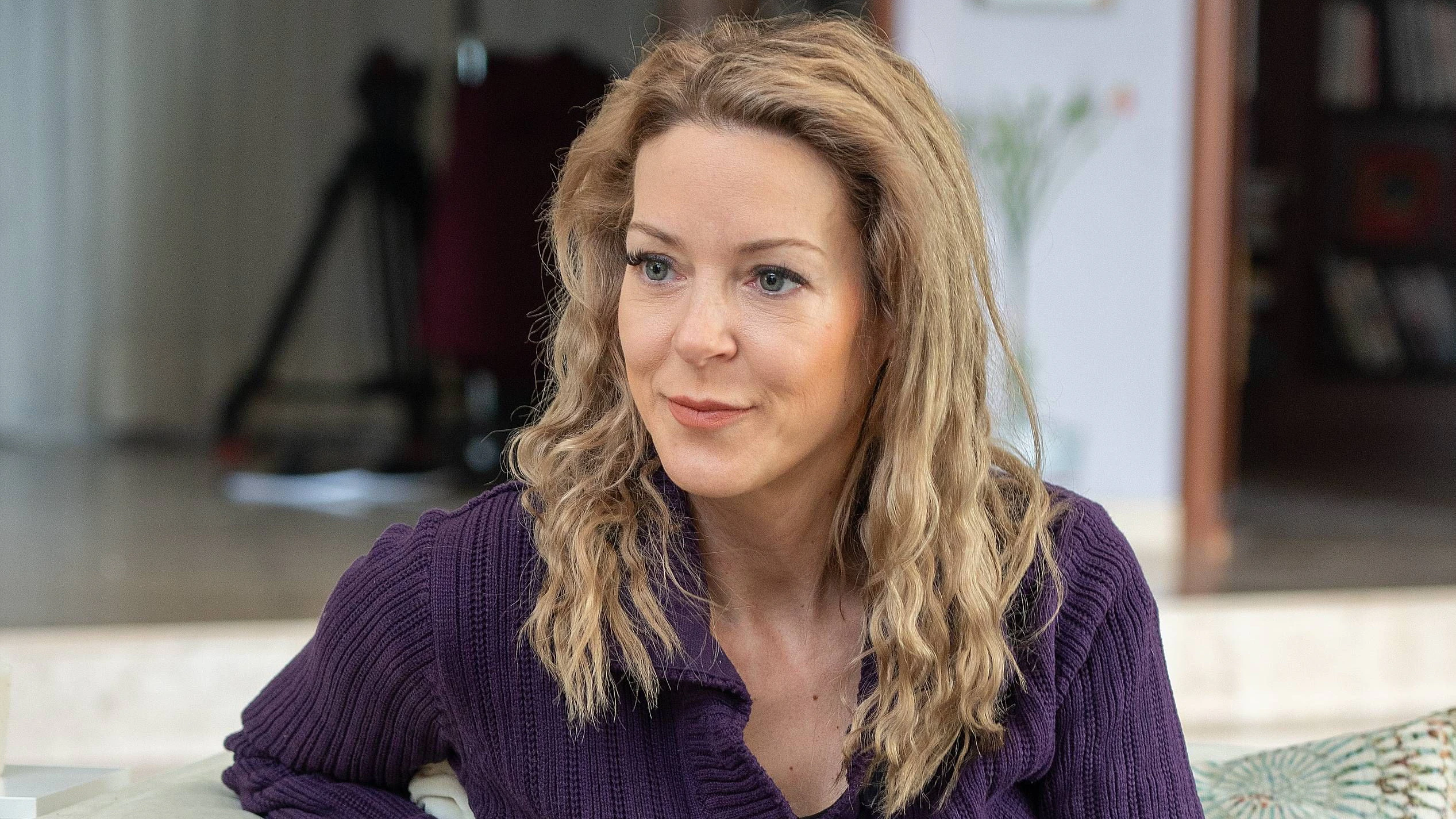 Homestory Gartenstory Frühlingserwachen im Garten der Lugner Villa mit Simone Lugner, Blumen einsetzen, garteln, Lugner Villa, Wien, 2.3.2026, -  Simone LUGNER (Portrait) 