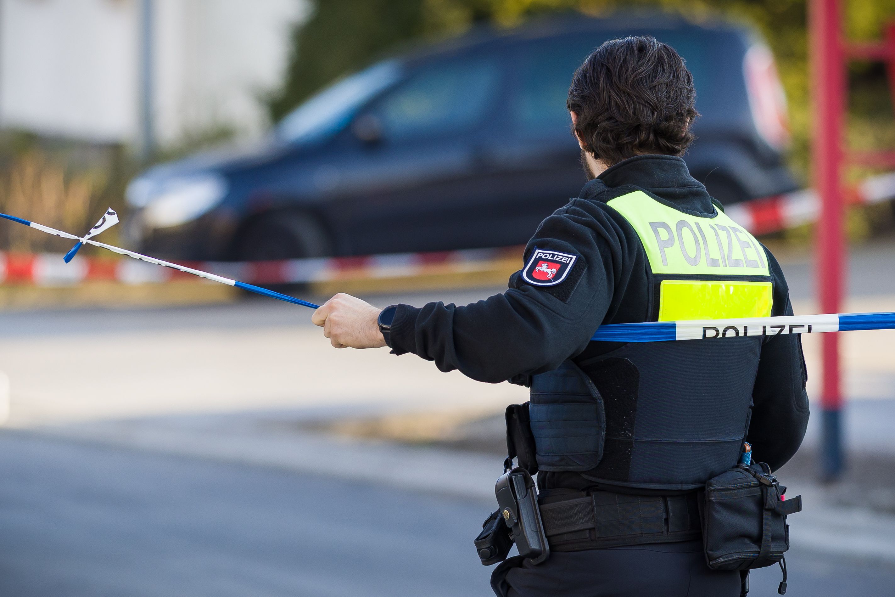 In Barsinghausen (D) kam es zu einer tödlichen Gewalttat. Eine 38-jährige Frau wurde getötet, eine 13-Jährige lebensgefährlich verletzt.