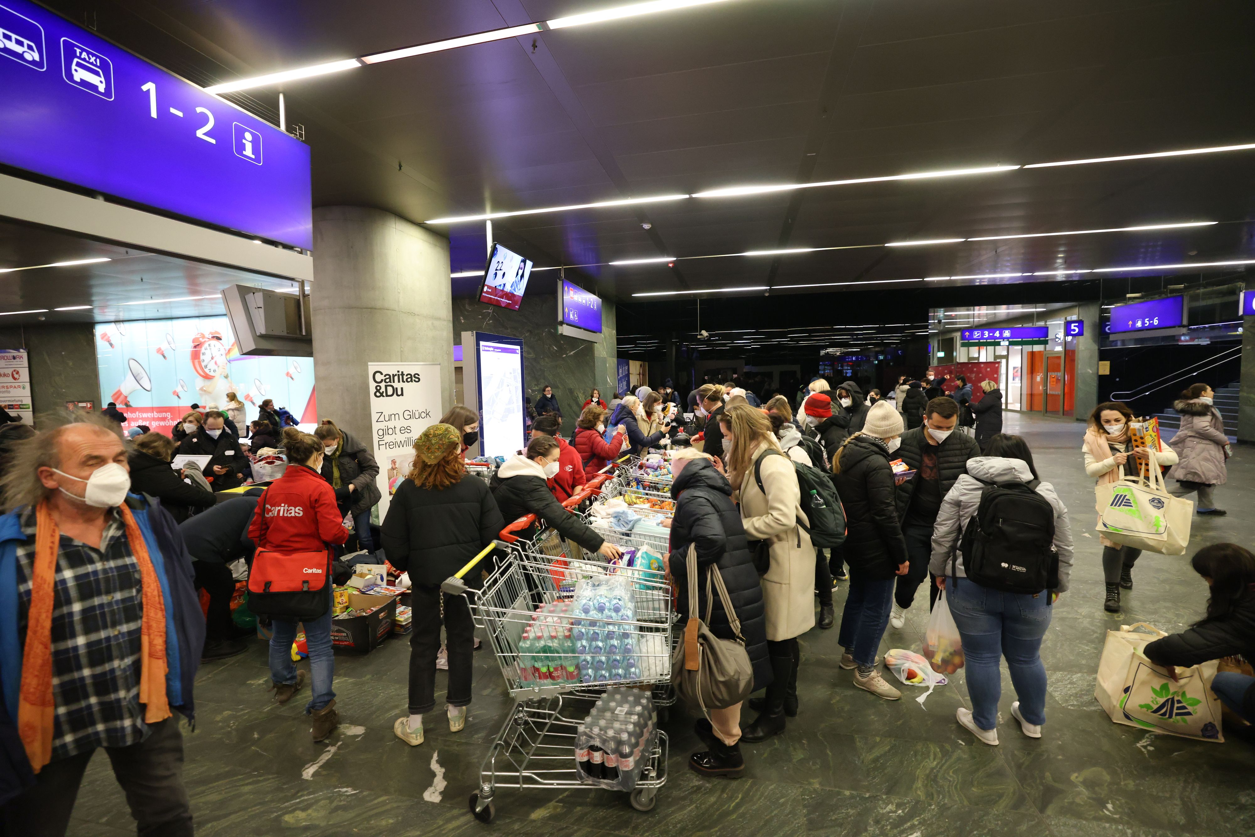 Flüchtlinge aus der Ukraine am Wiener Hauptbahnhof.