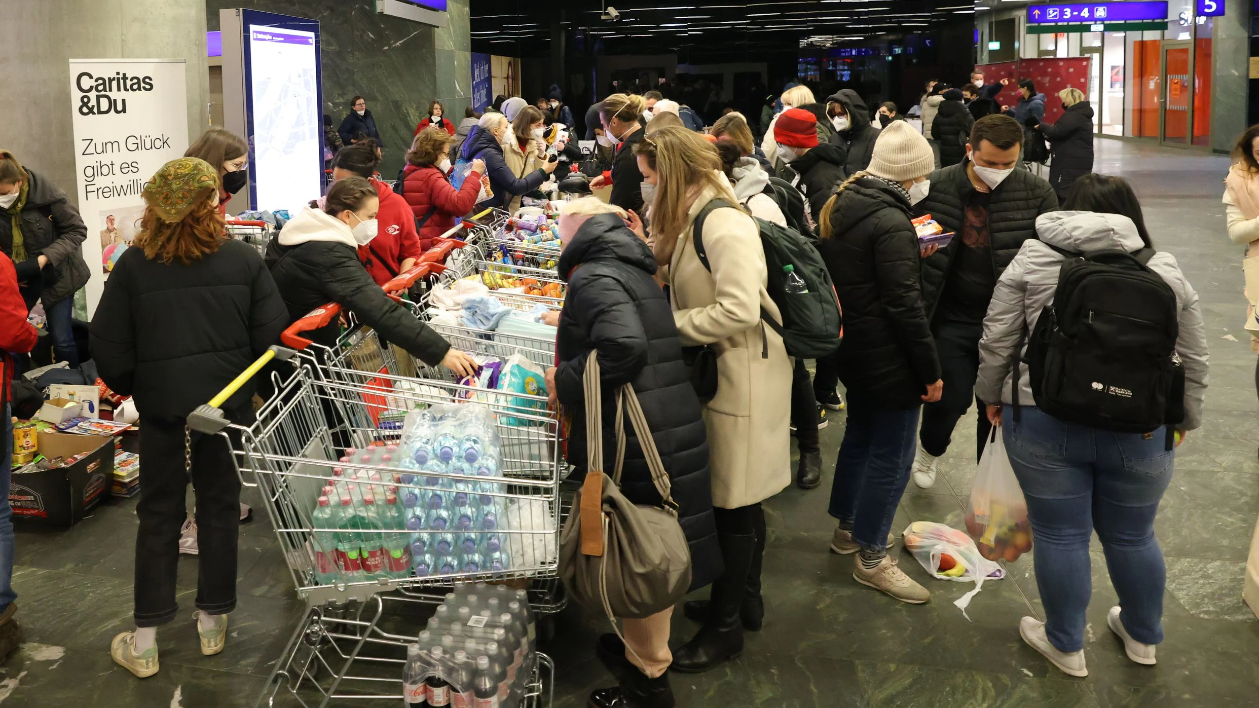 Flüchtlinge aus der Ukraine am Wiener Hauptbahnhof.