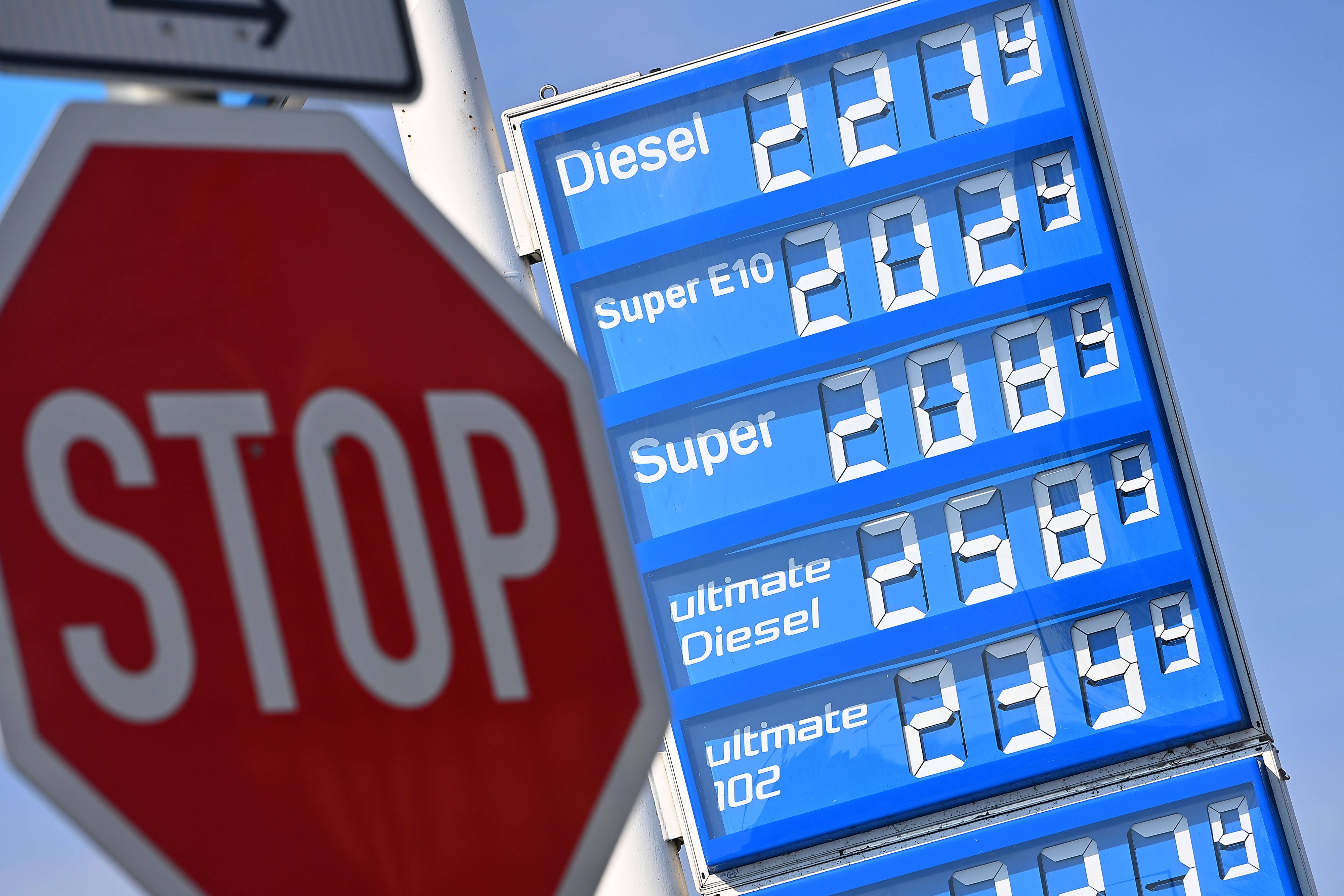 Die Spritpreise schnellen in die Höhe. (Symbolbild)