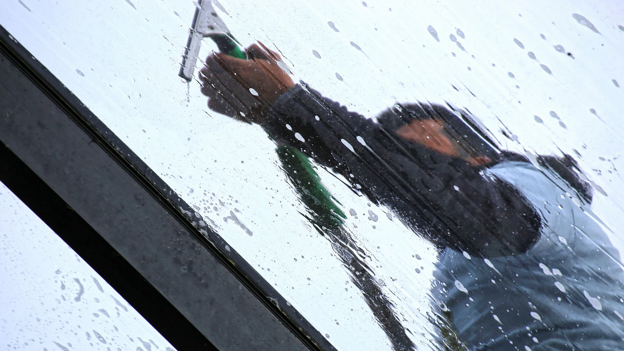 Fassadenreiniger in Aktion (Symbolfoto)