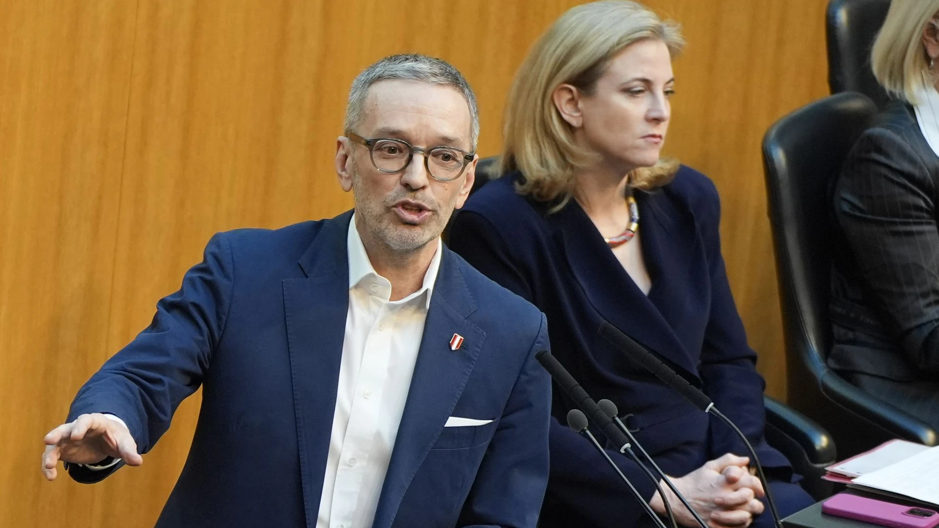 Heute.at - ORF2 bricht Übertragung mitten in Kickl-Rede ab