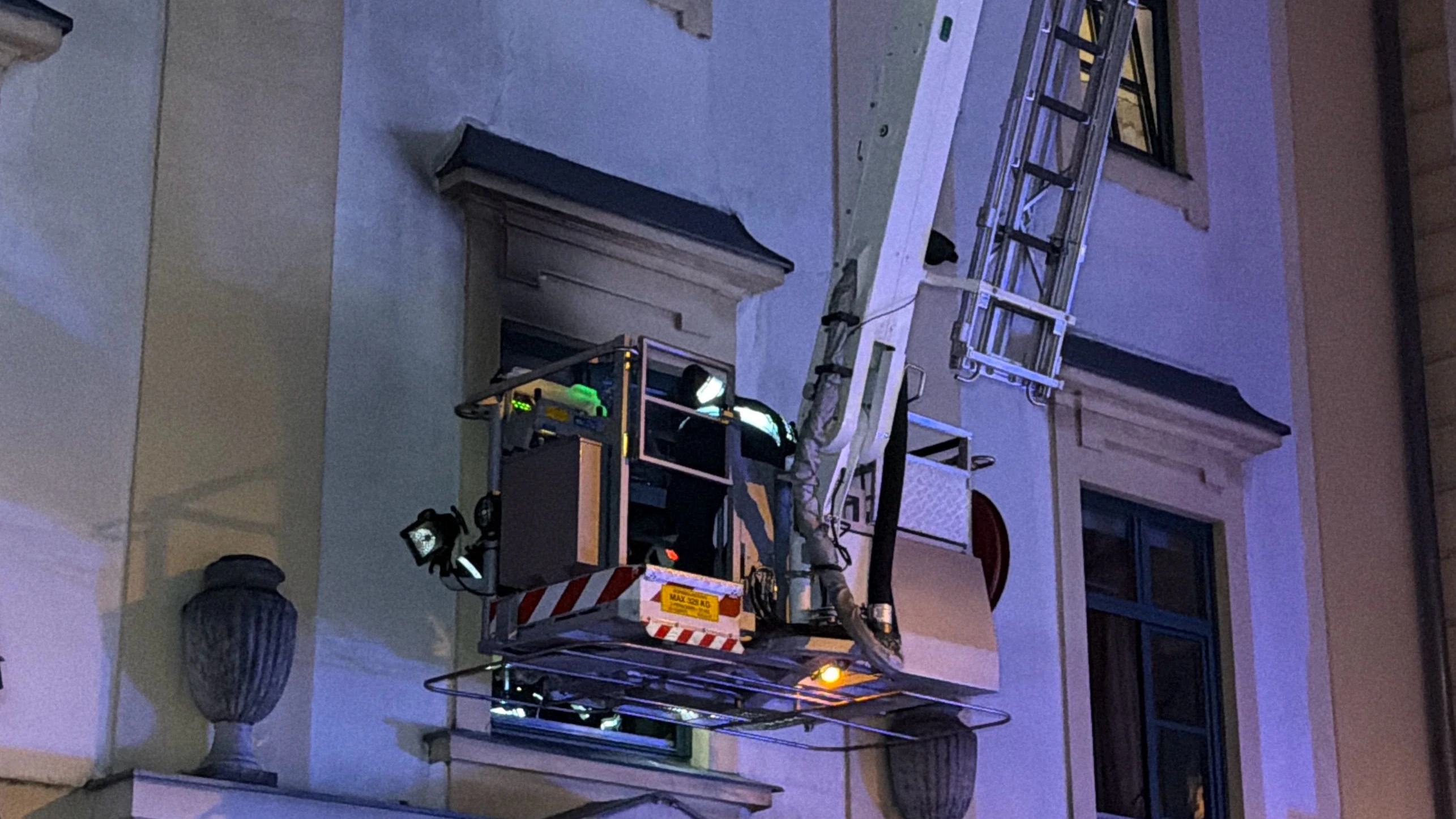 Eine verletzte Person wurde in ein Klinikum transportiert.