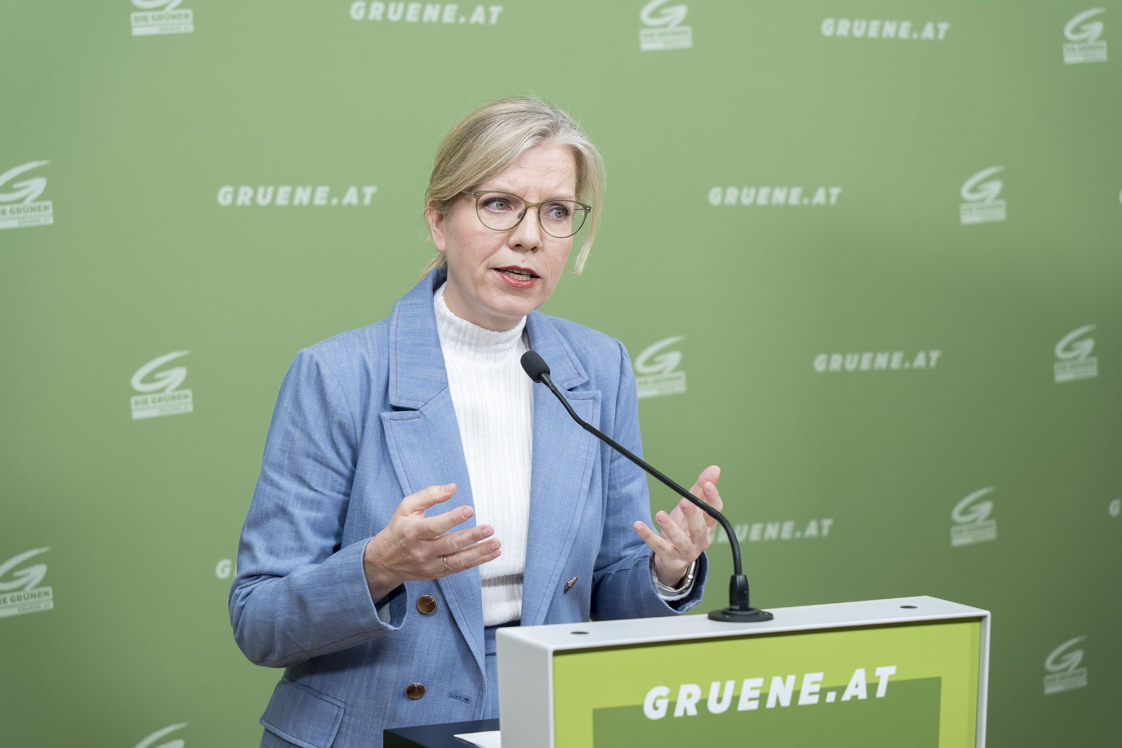 Grünen-Klubobfrau Leonore Gewessler erhöht den Druck auf die Regierung.