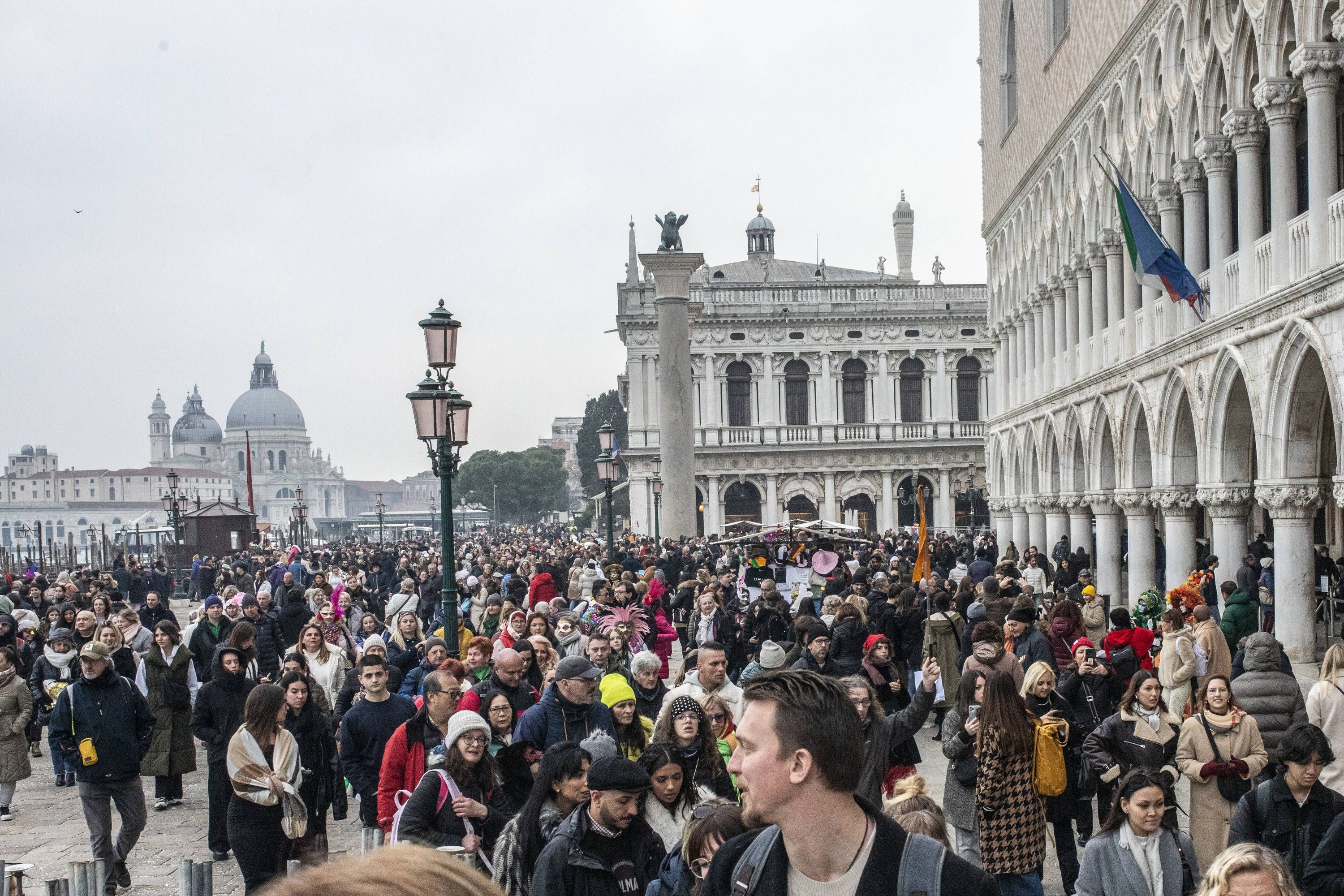 In Venedig werden die Touristen jetzt mit einer neuen Masche abgezockt.