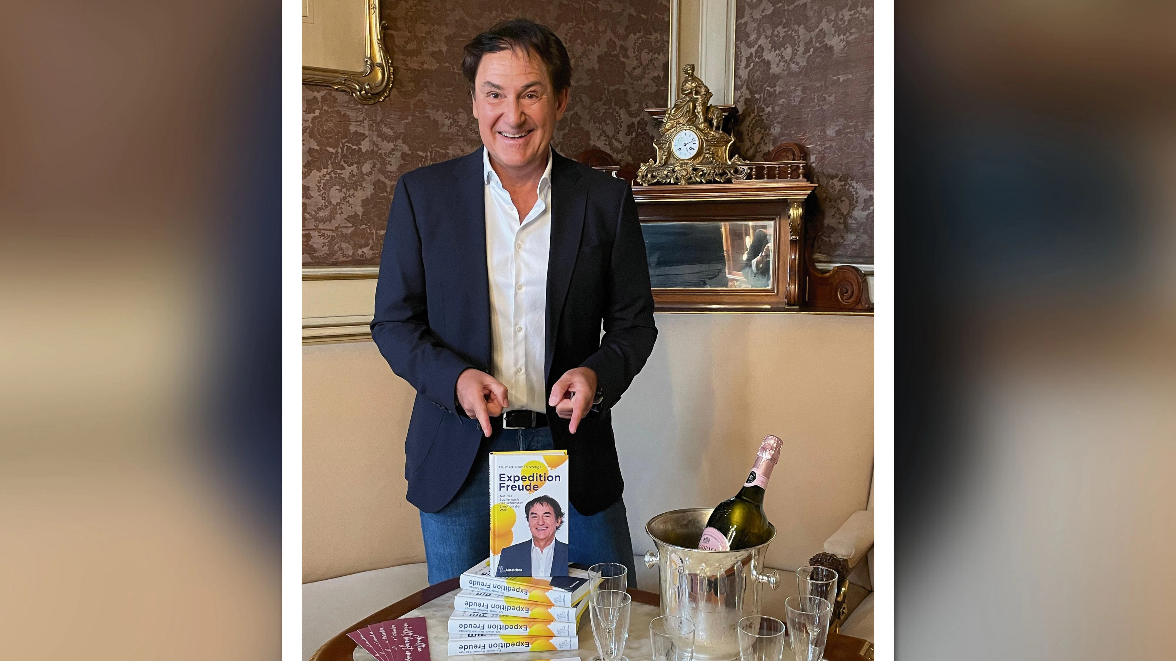 Das Buch "Expedition Freude" erscheint am 25. März im Amalthe Verlag.