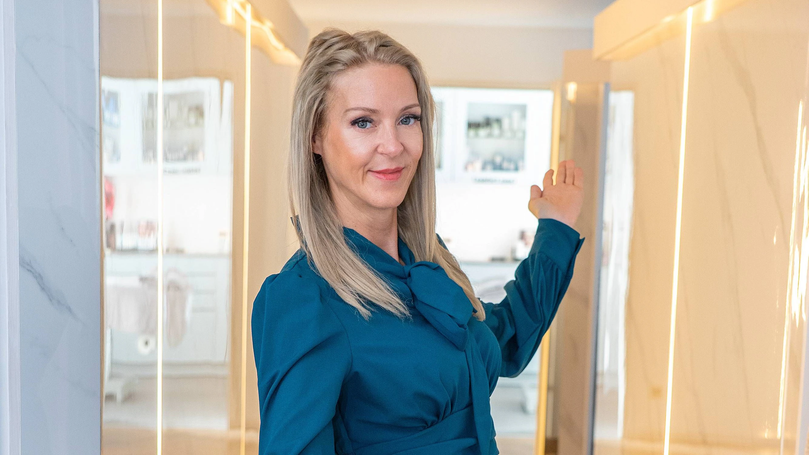 Kleine Welcome Party von Simone Lugner im Rahmen ihres neuen Jobs, Körperglanz & Shape-Line Beautystudio, Wien, 18.9.2025, -  Simone LUGNER 