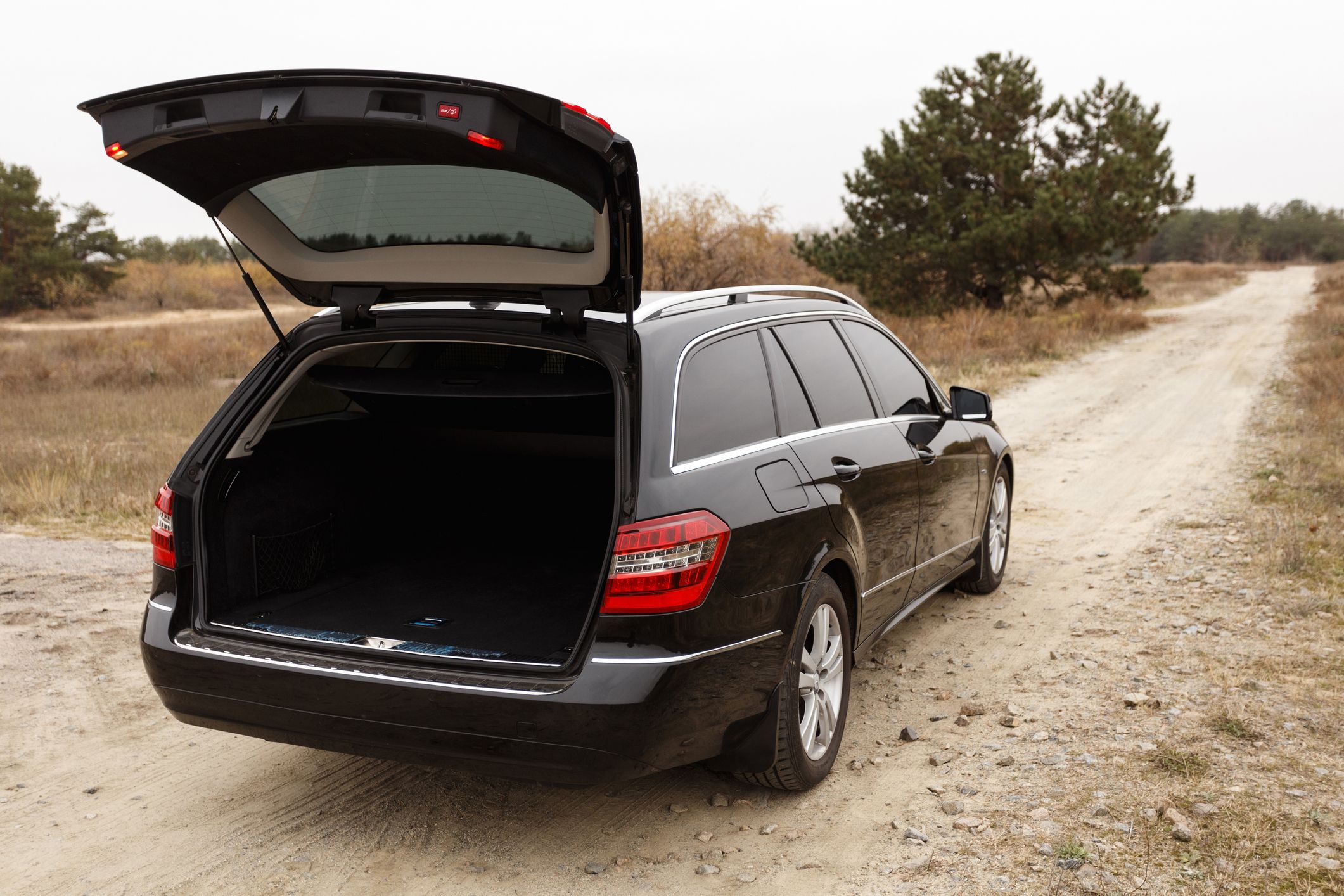 Der Mann wurde Zeugenaussagen zufolge in den Kofferraum des Fahrzeugs gedrängt. Symbolbild. 