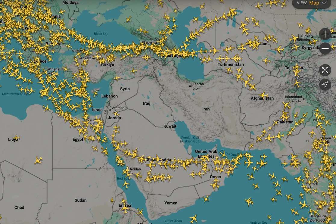 Tausende Flugzeuge müssen derzeit jeden Tag einen großen Umweg in Kauf nehmen, um das Kriegsgebiet zu umfliegen