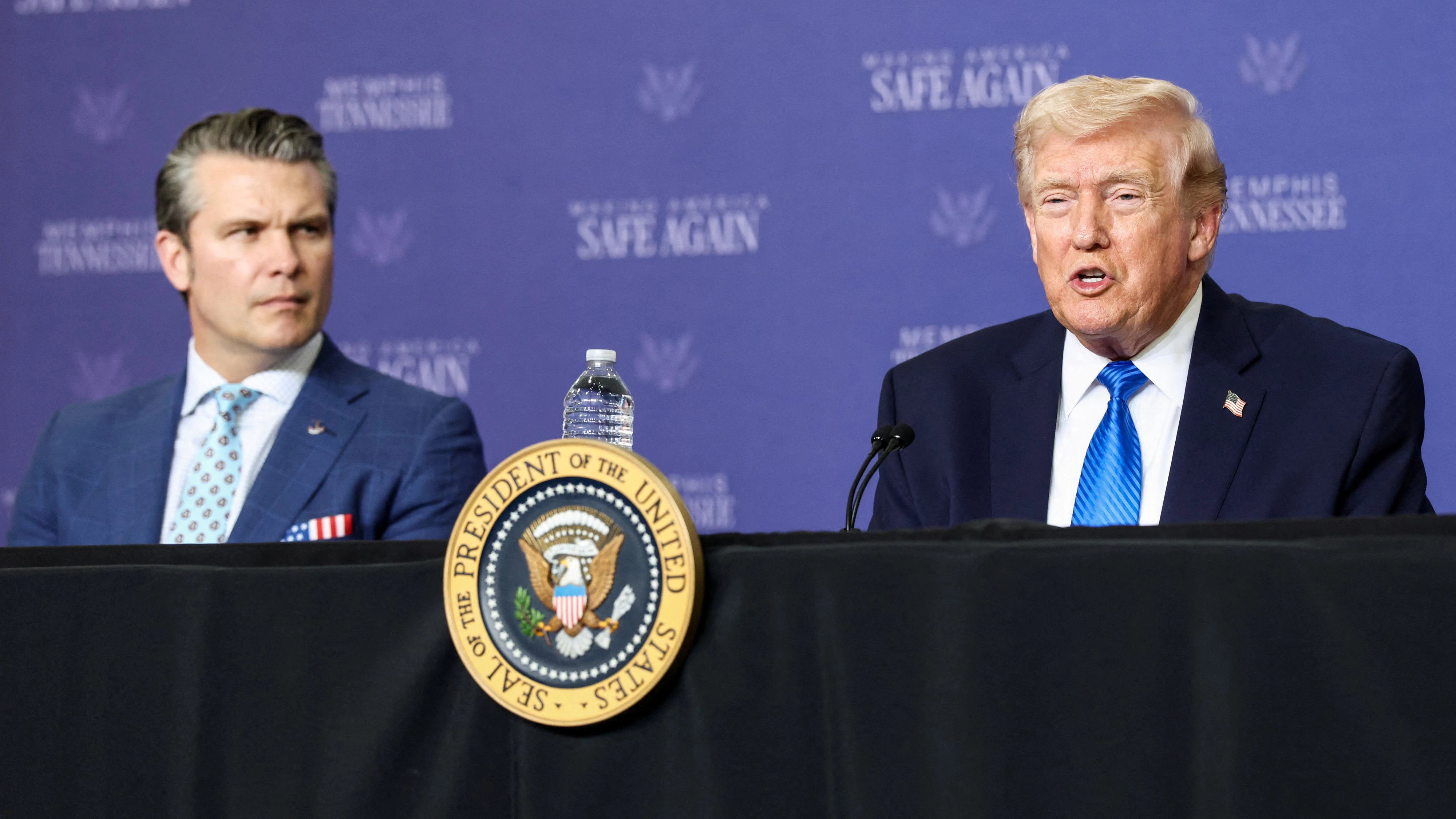 Heute.at - Trump brüskiert Kriegsminister vor aller Augen