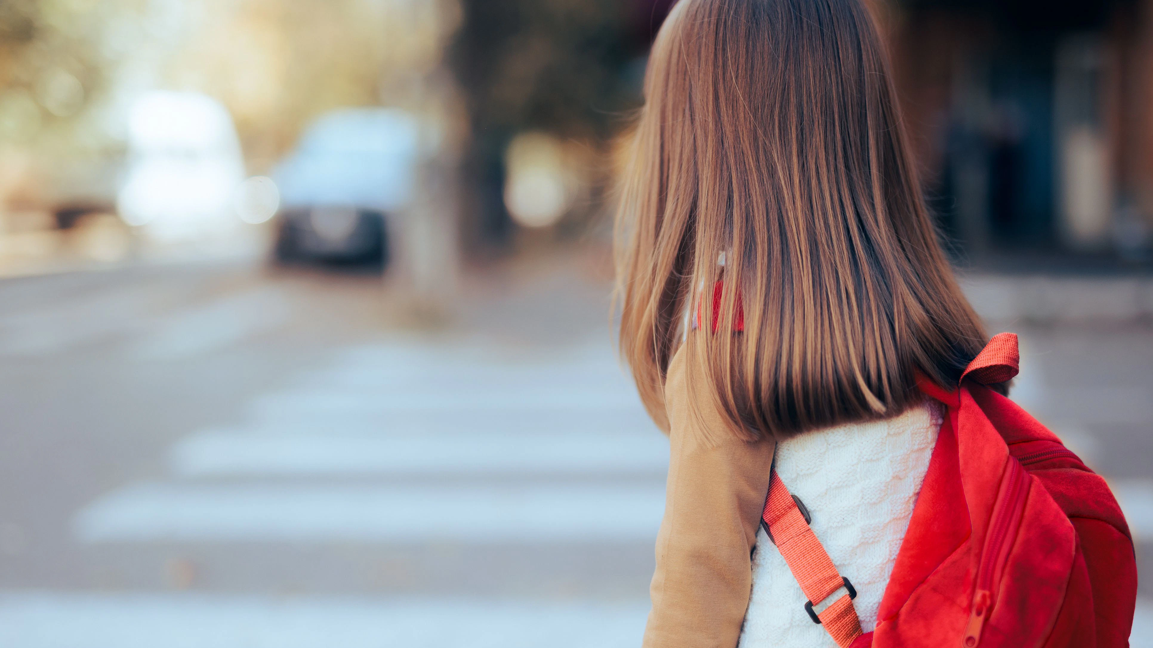 Das Mädchen wurde von den unbekannten Tätern gepackt. (Symbolbild)