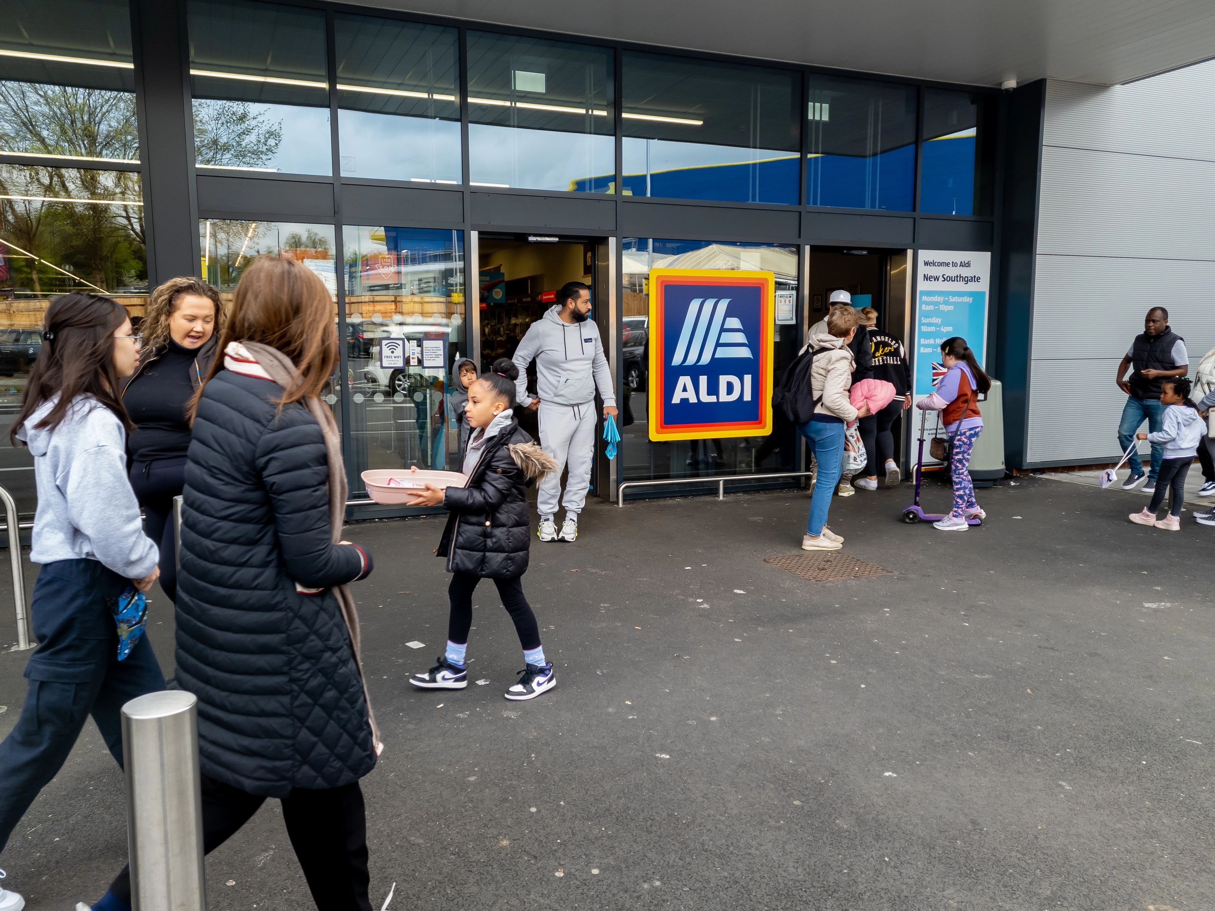 Der kassenlose Aldi stellt wieder auf Personal um. (Symbolbild)