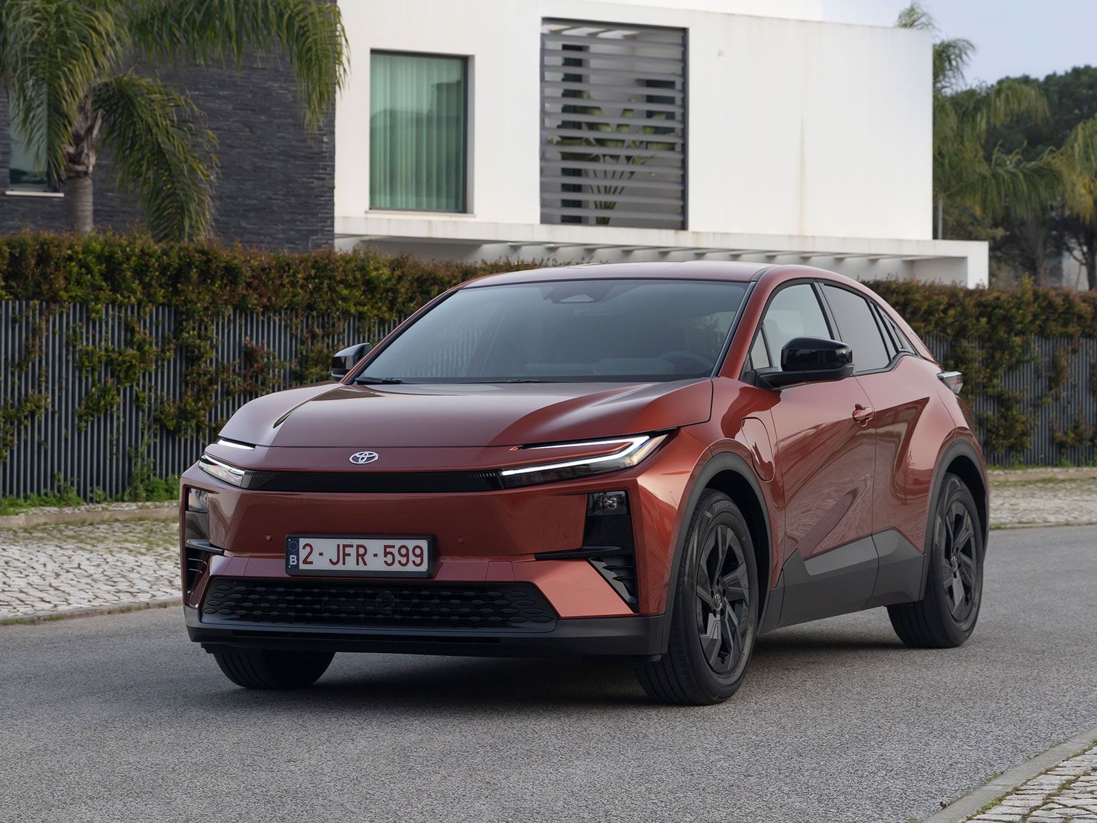 Heute.at - Toyota C-HR+: Elektro-Coupé-SUV legt los