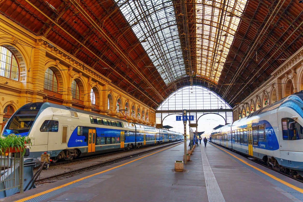 Ein ungewöhnlicher Zug fährt von Budapest nach Budapest. 