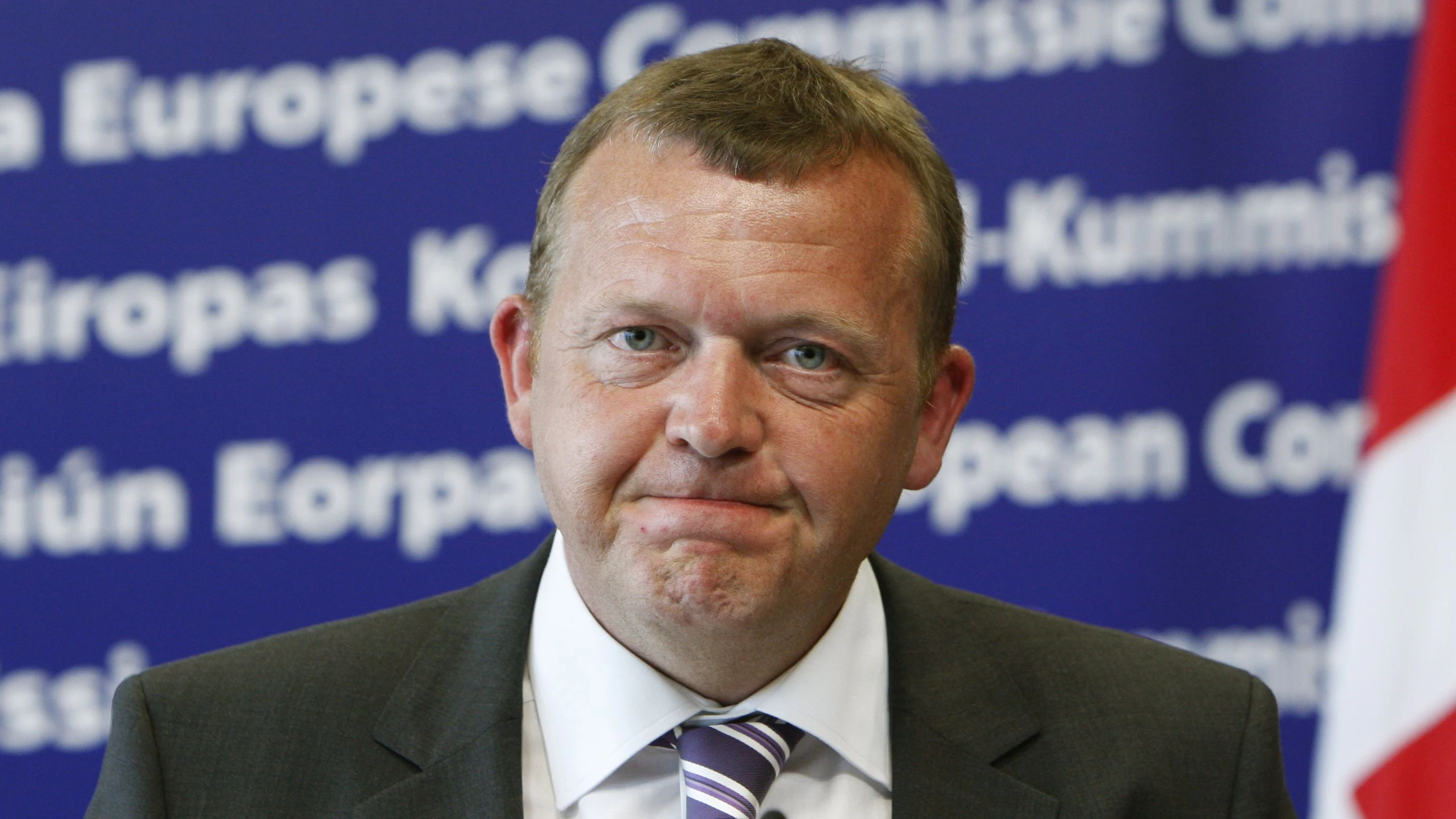 Denmark's Prime Minister Lars Lokke Rasmussen addresses a news conference after a meeting with European Commission President Jose Manuel Barroso at the EC headquarters in Brussels May 13, 2009. REUTERS/Thierry Roge (BELGIUM POLITICS HEADSHOT)