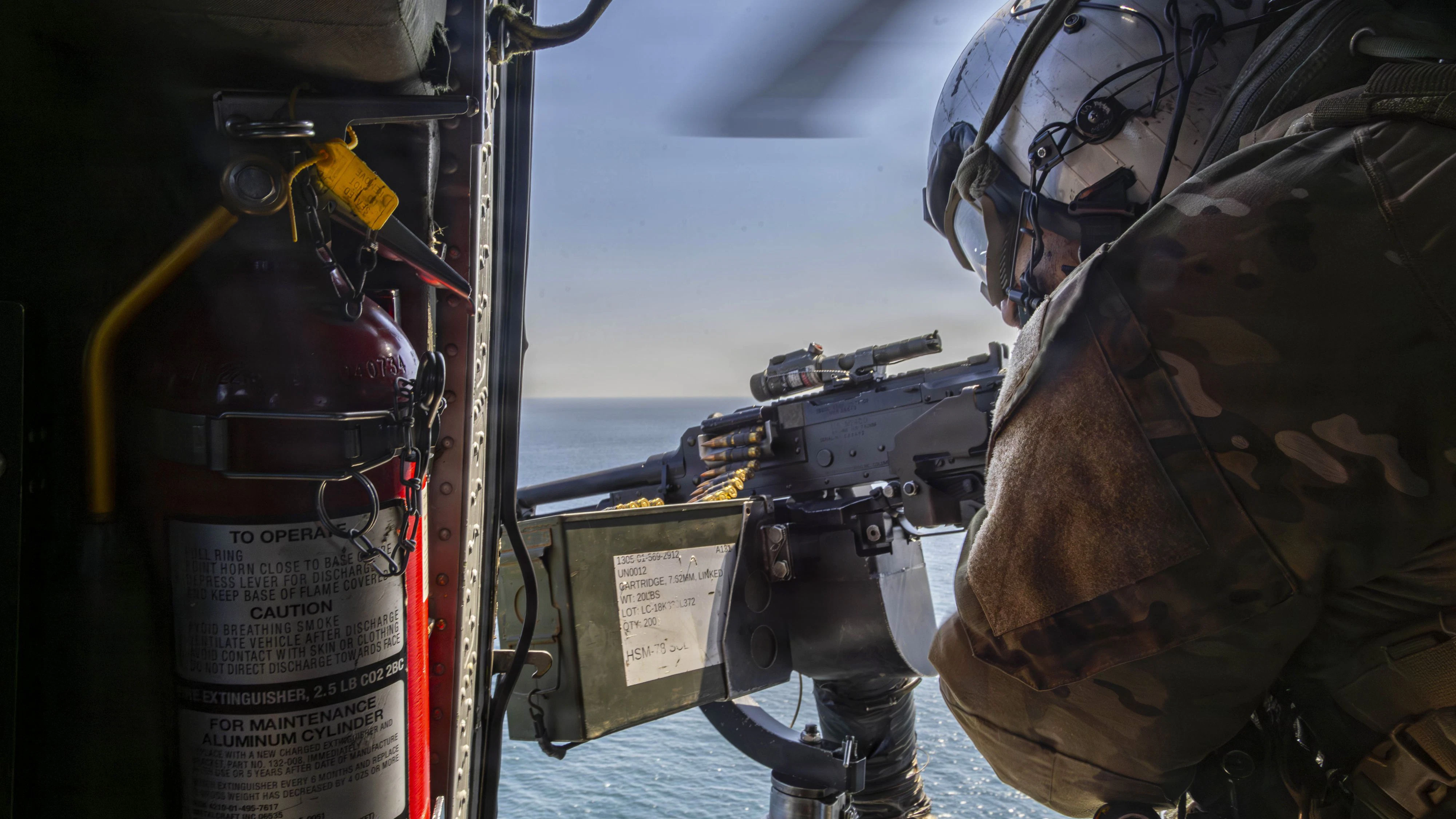 Die USA bomben gerade die iranische Küste frei