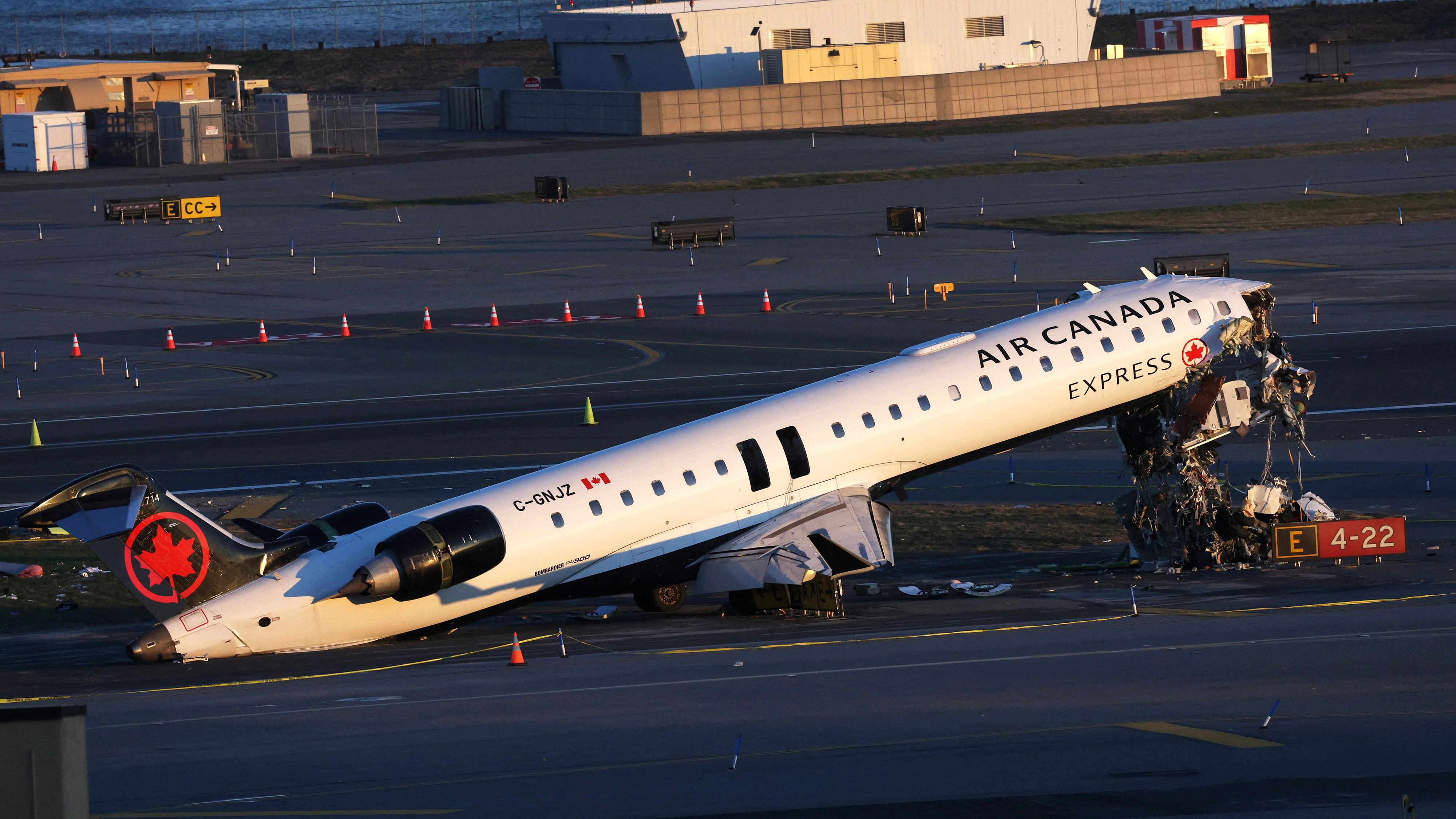 Heute.at - Flugbegleiterin überlebt Horror-Unfall dank Sitz