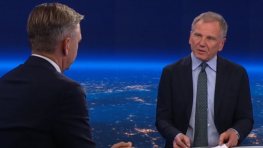 Was bringt eine Spritpreissenkung von zehn Cent, wenn der Sprit 70 Cent teurer ist? Wirtschaftsminister Wolfgang Hattmannsdorfer (ÖVP) bei ORF-Moderator Armin Wolf in der "ZIB2".